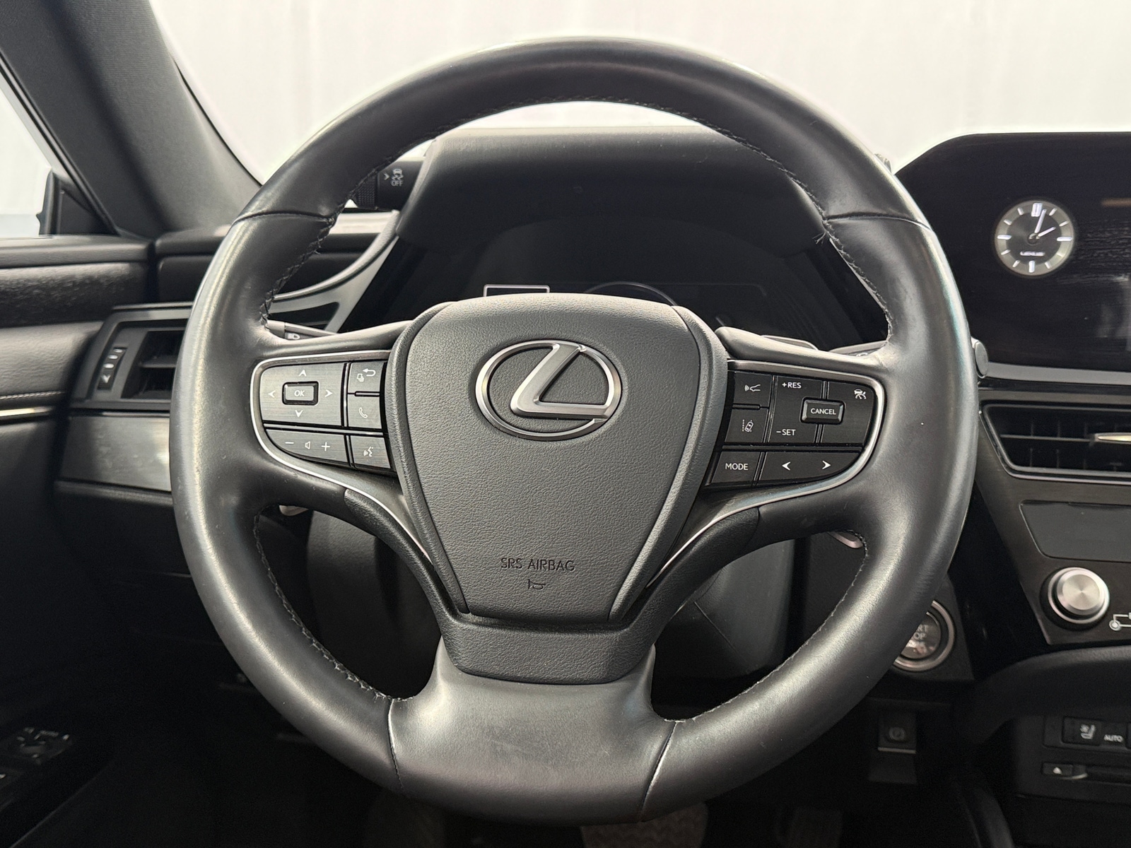 Thumbnail: 2022 Lexus ES - 4