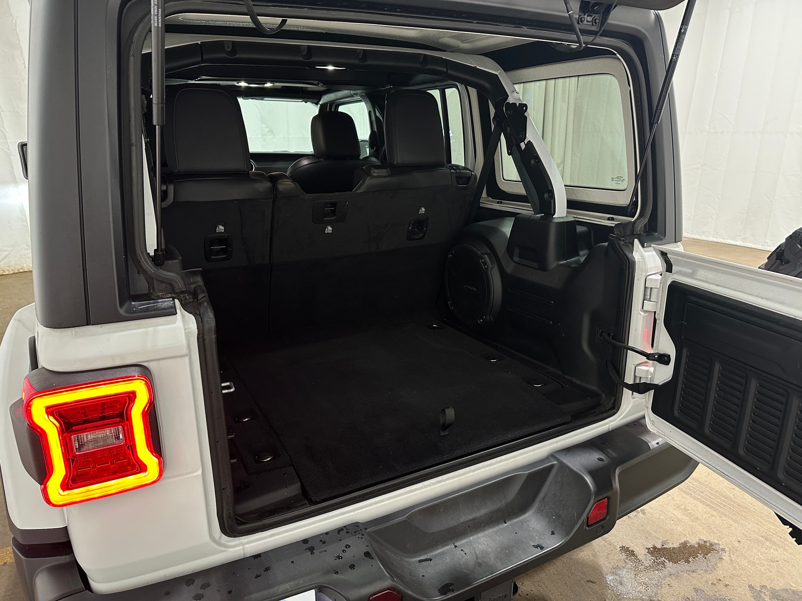 Thumbnail: 2021 Jeep Wrangler - 6