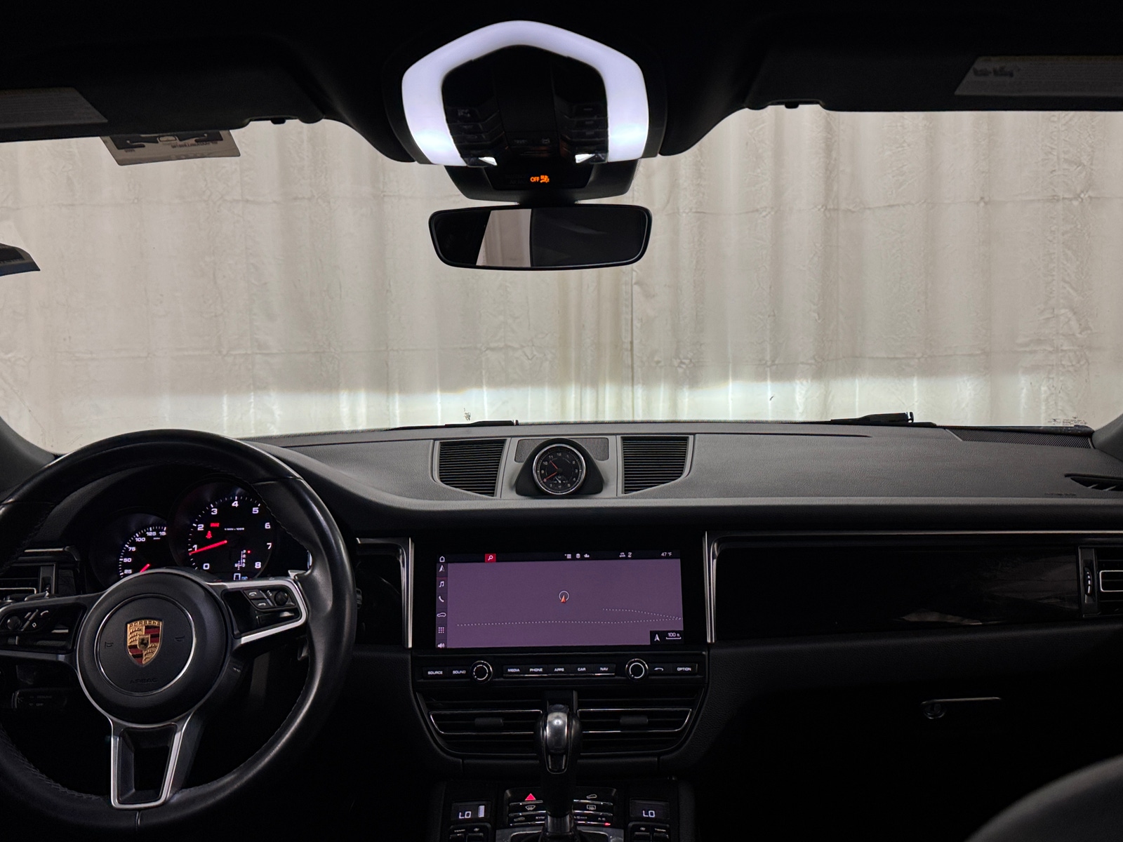 Thumbnail: 2020 Porsche Macan - 2