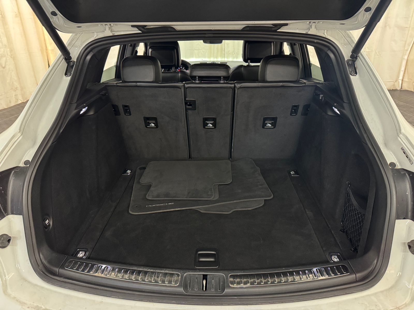 Thumbnail: 2020 Porsche Macan - 6