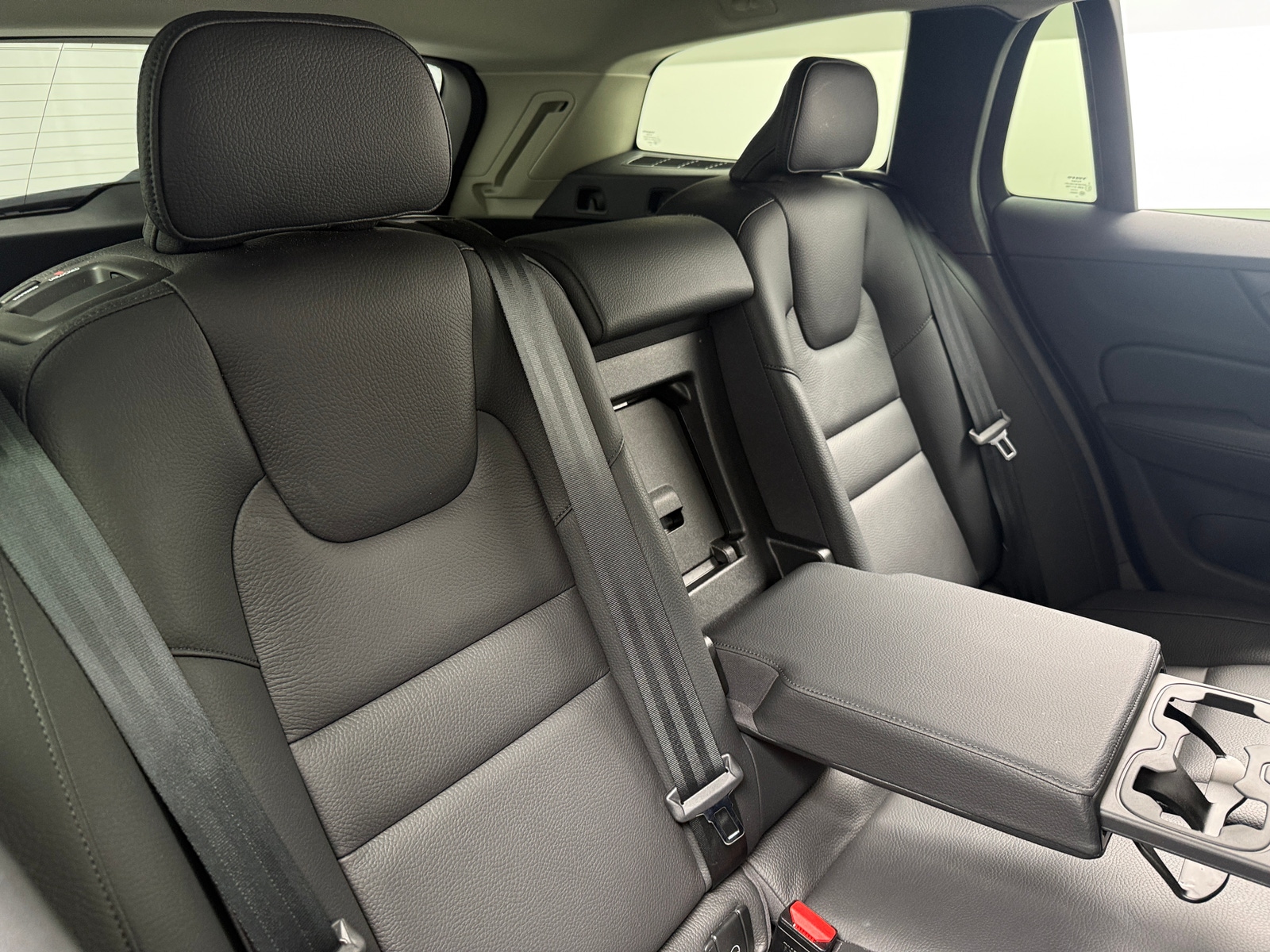 Thumbnail: 2025 Volvo V60 - 5