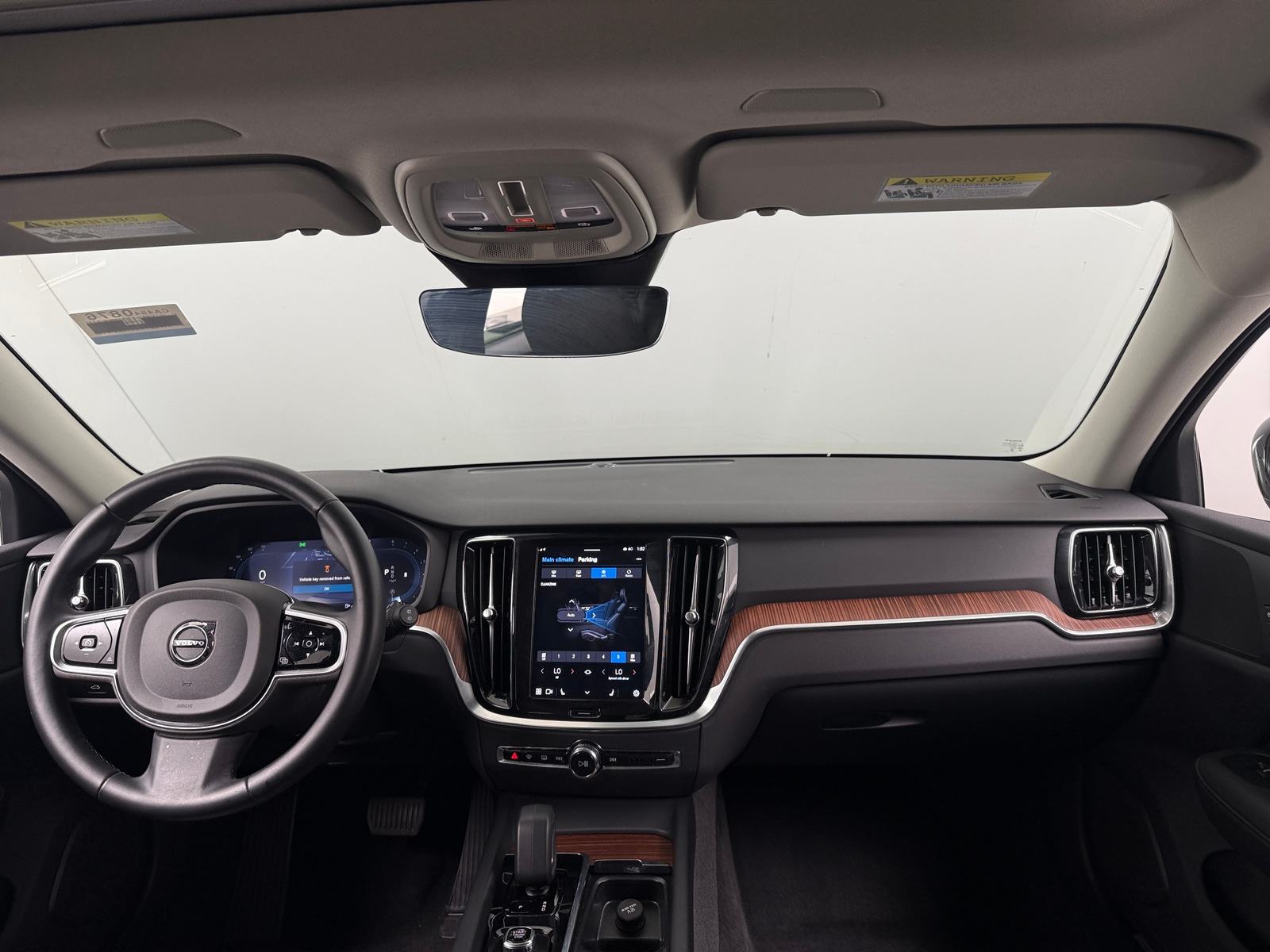 Thumbnail: 2025 Volvo V60 - 2