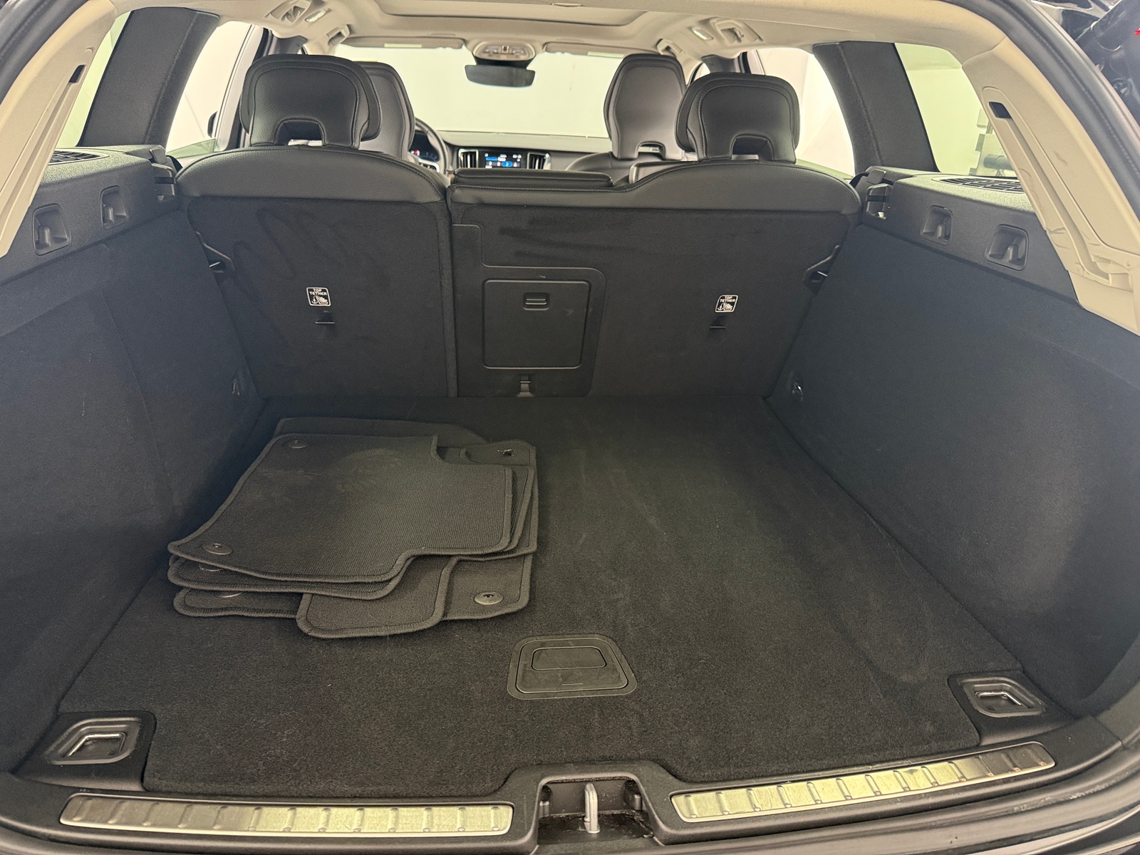 Thumbnail: 2025 Volvo V60 - 6