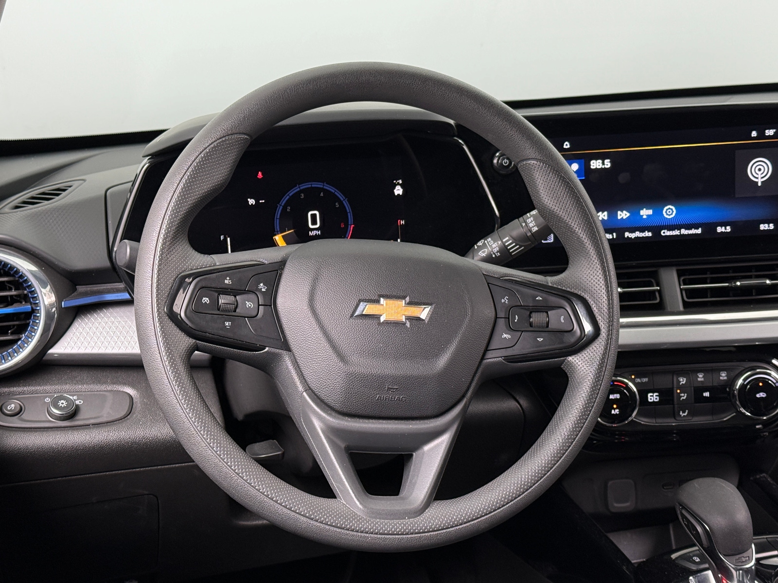 Thumbnail: 2025 Chevrolet Trax - 5