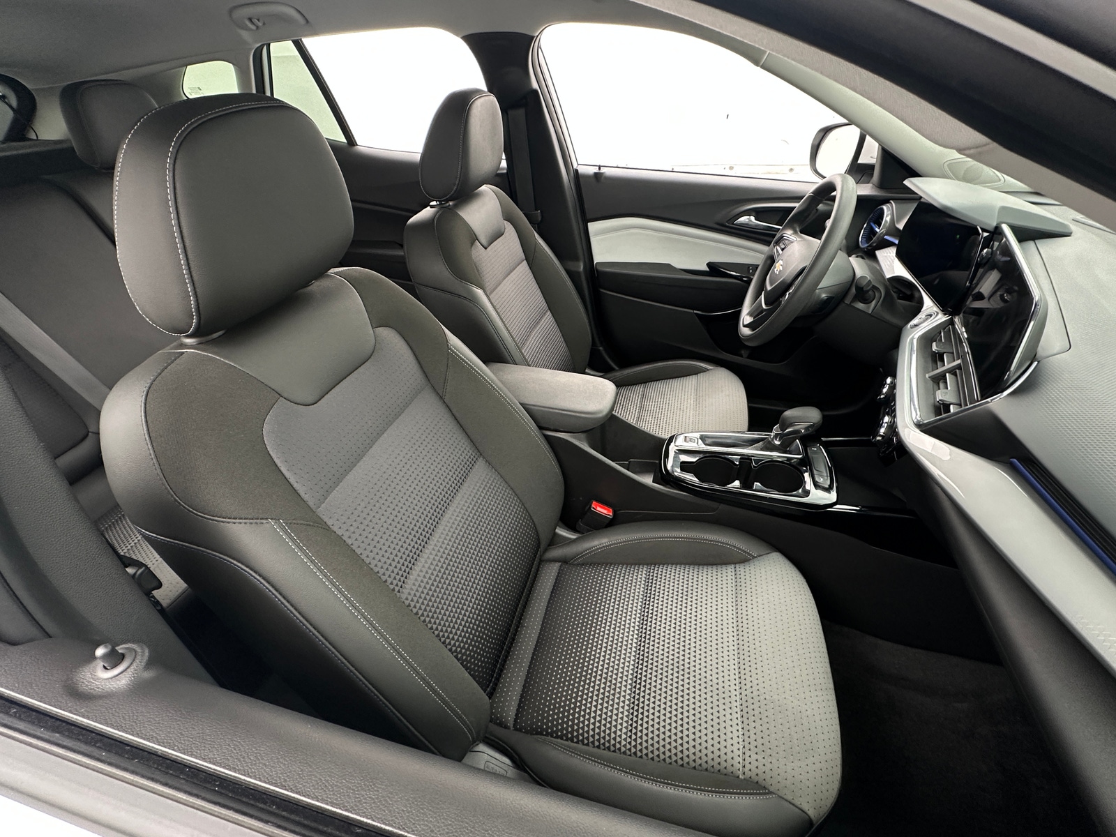 Thumbnail: 2025 Chevrolet Trax - 2