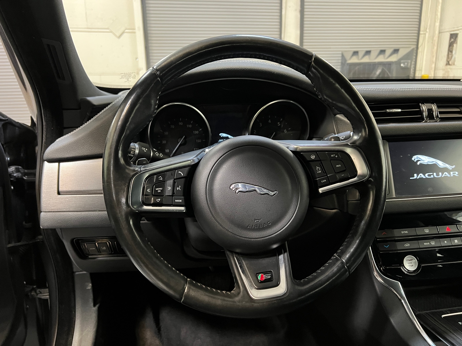 Thumbnail: 2016 Jaguar XF - 4