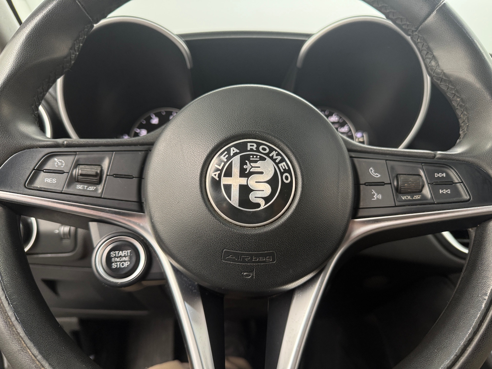 Thumbnail: 2018 Alfa Romeo Giulia - 4