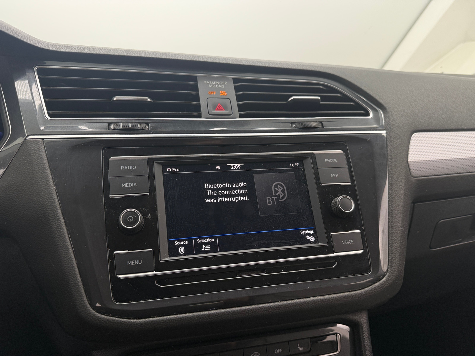 Thumbnail: 2023 Volkswagen Tiguan - 4