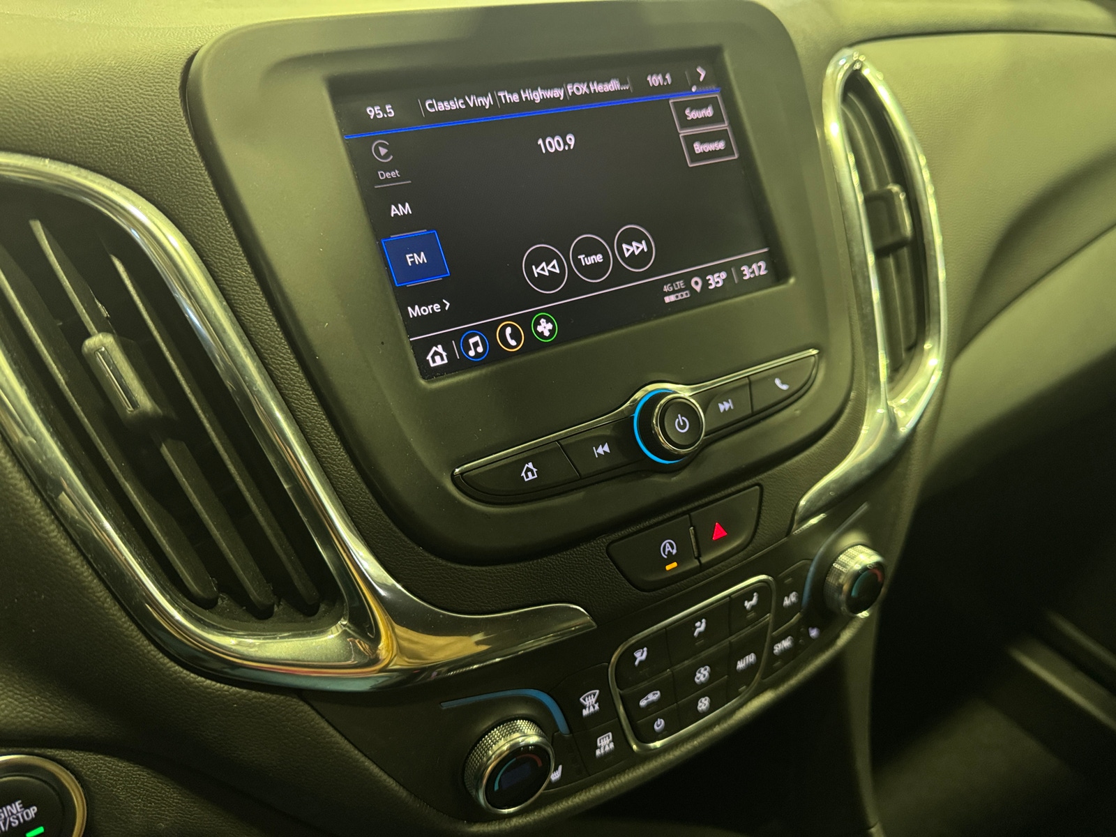 Thumbnail: 2023 Chevrolet Equinox - 4