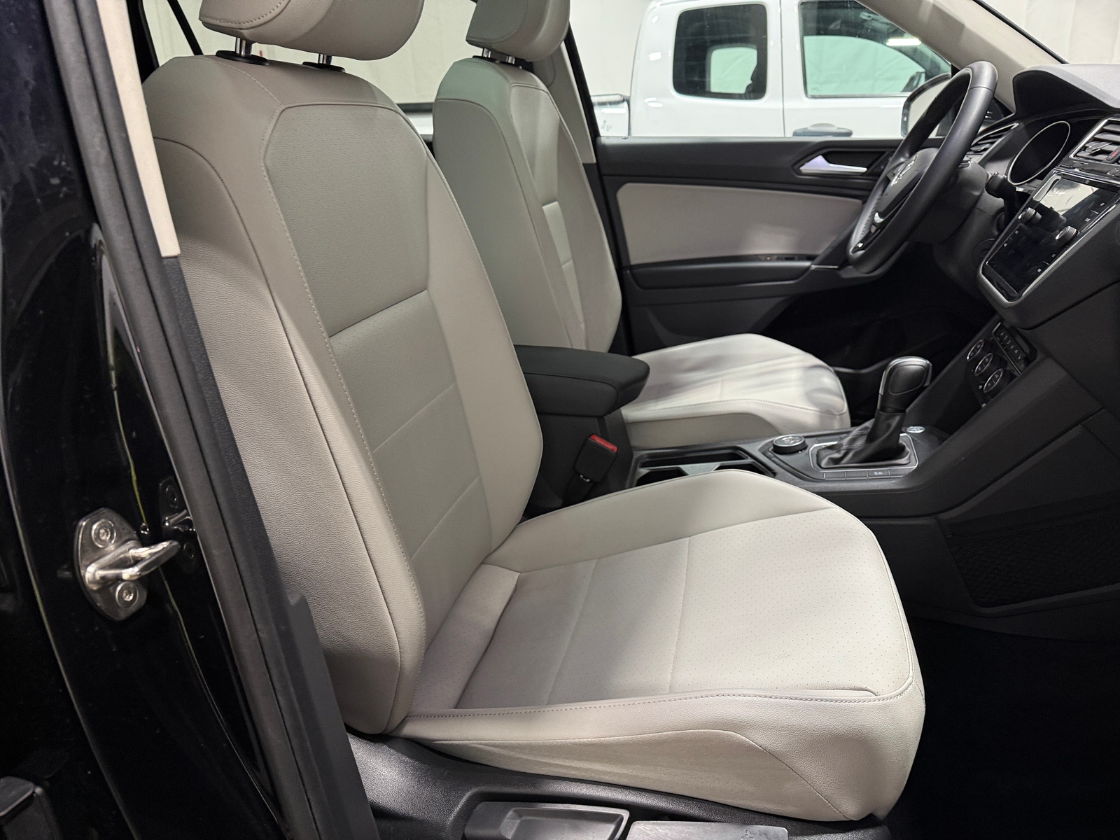 Thumbnail: 2020 Volkswagen Tiguan - 2