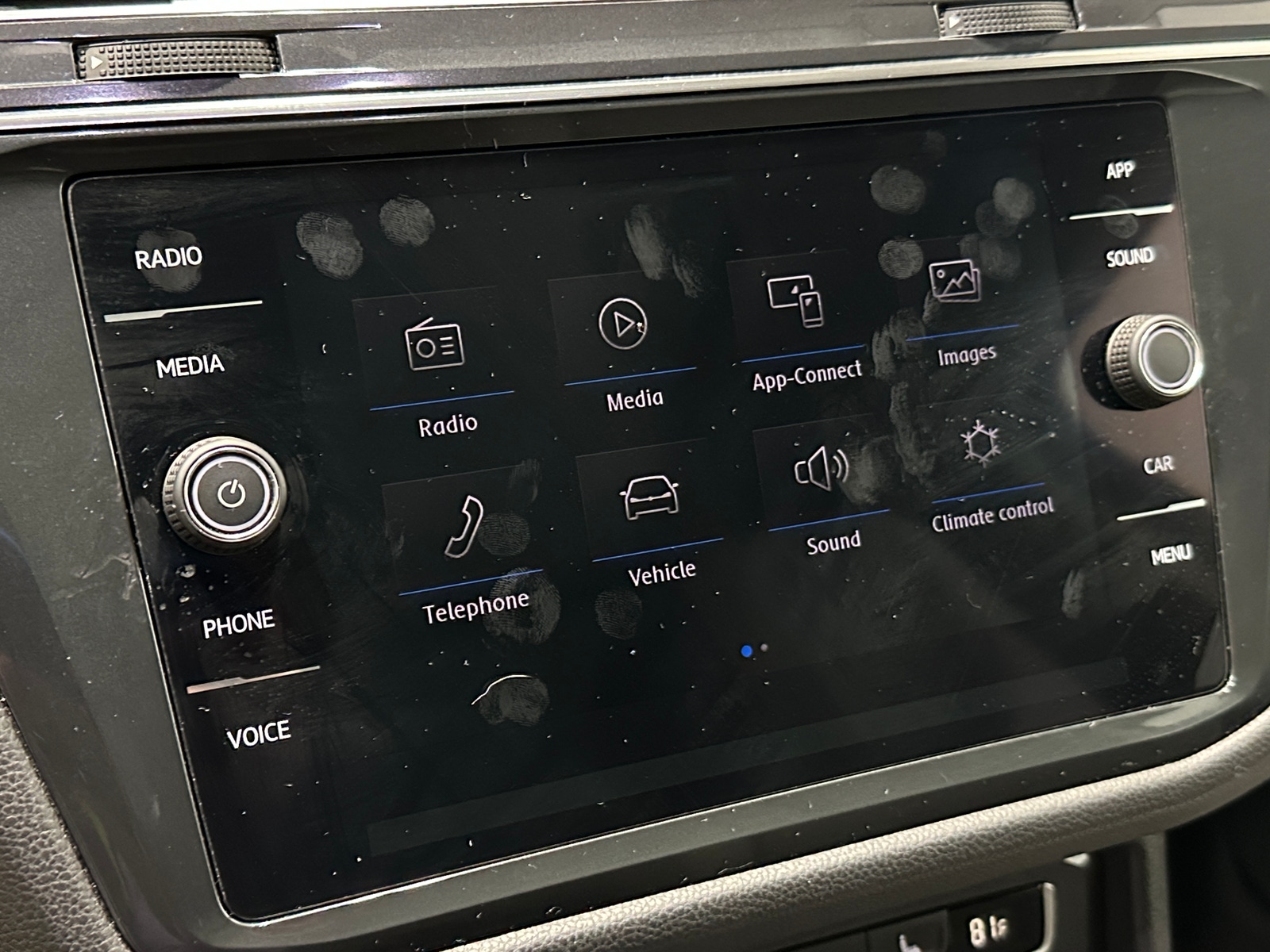 Thumbnail: 2020 Volkswagen Tiguan - 4