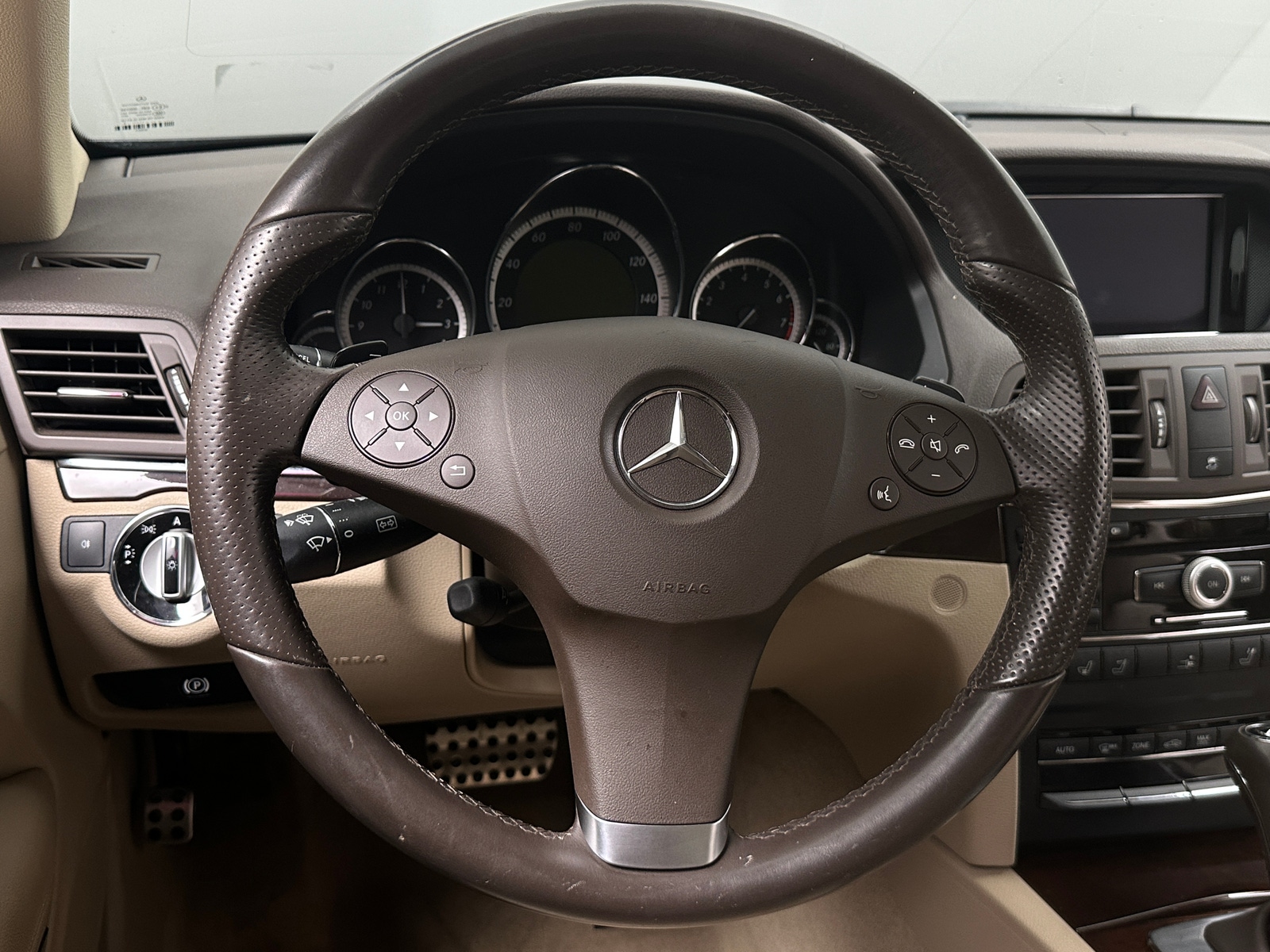 Thumbnail: 2011 Mercedes-Benz E-Class - 4