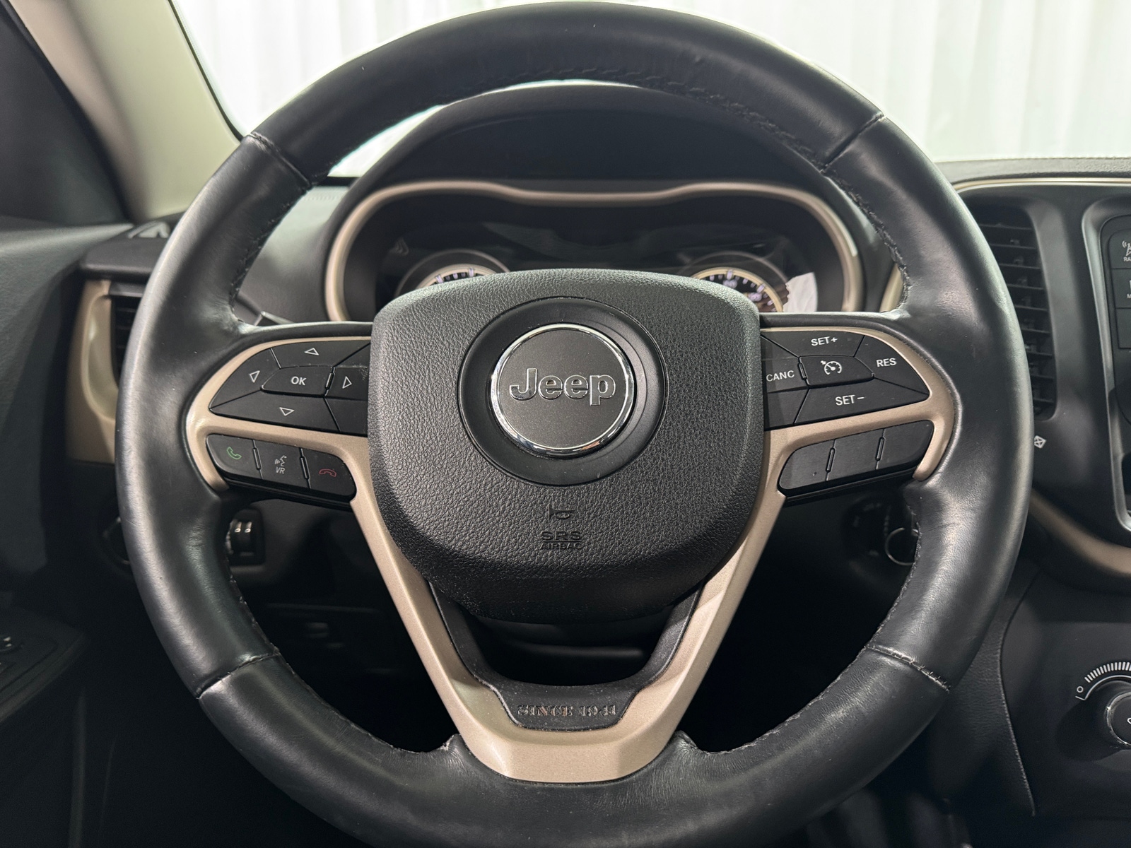 Thumbnail: 2016 Jeep Cherokee - 5