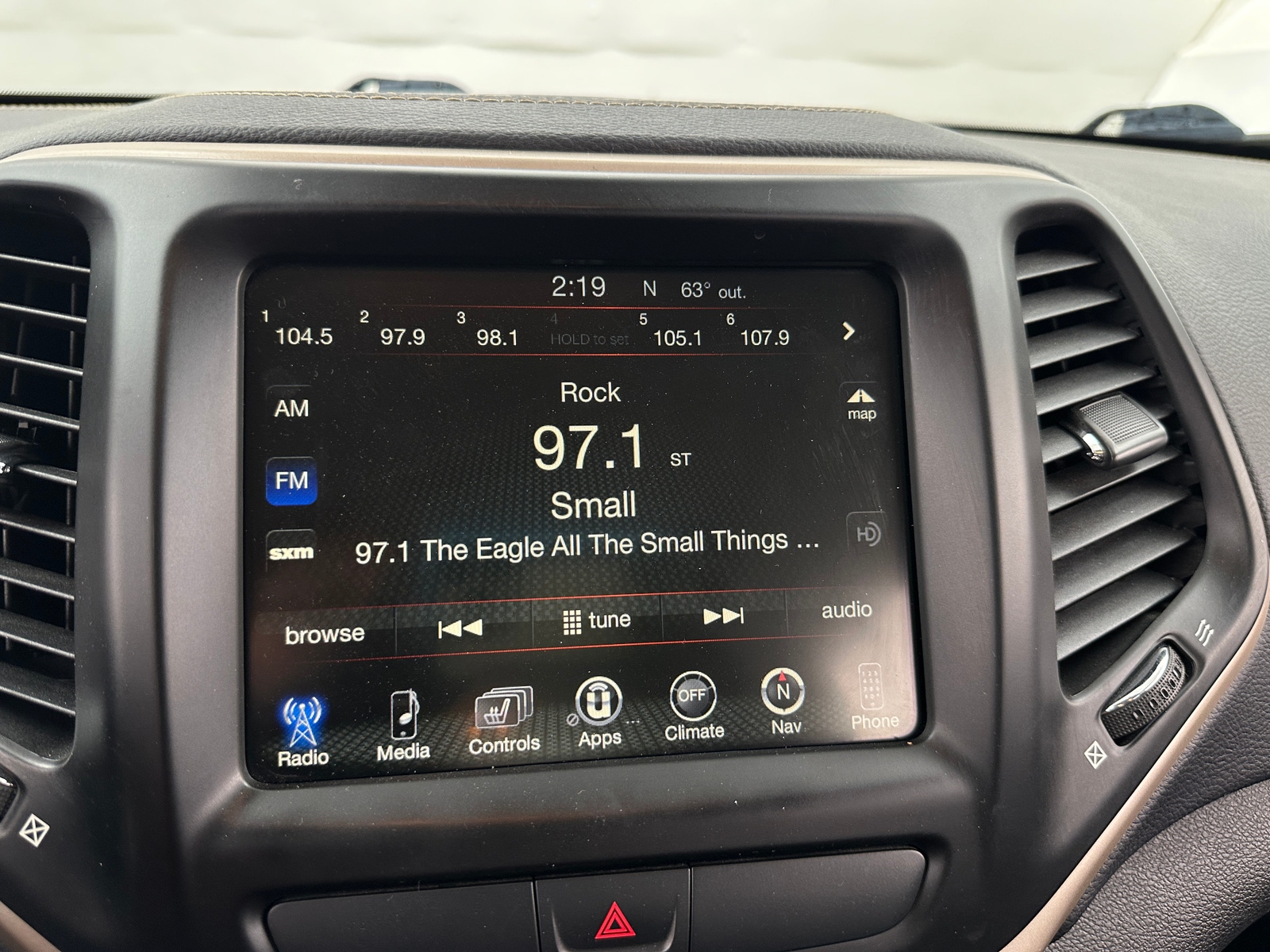 Thumbnail: 2017 Jeep Cherokee - 3