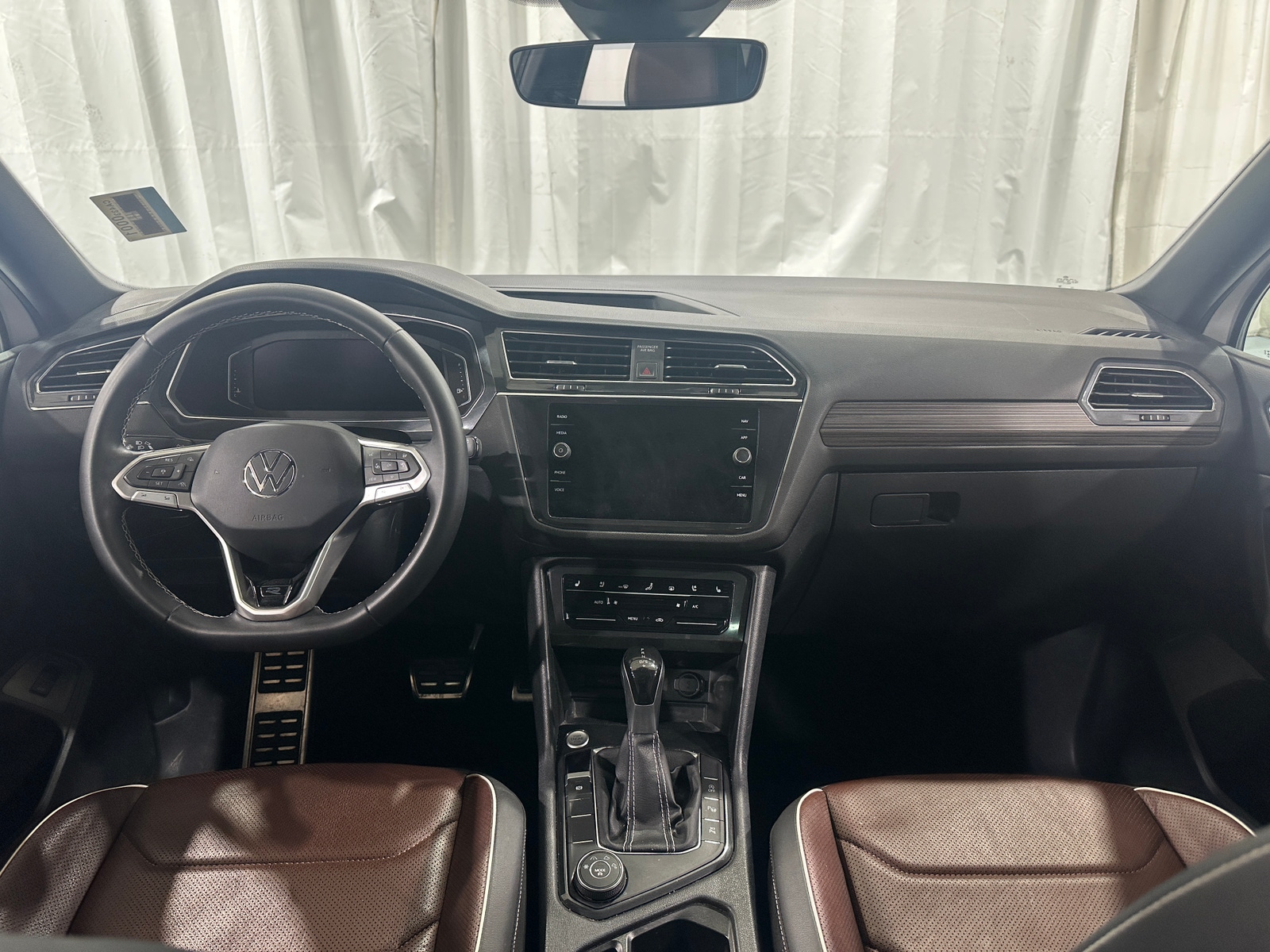 Thumbnail: 2023 Volkswagen Tiguan - 2