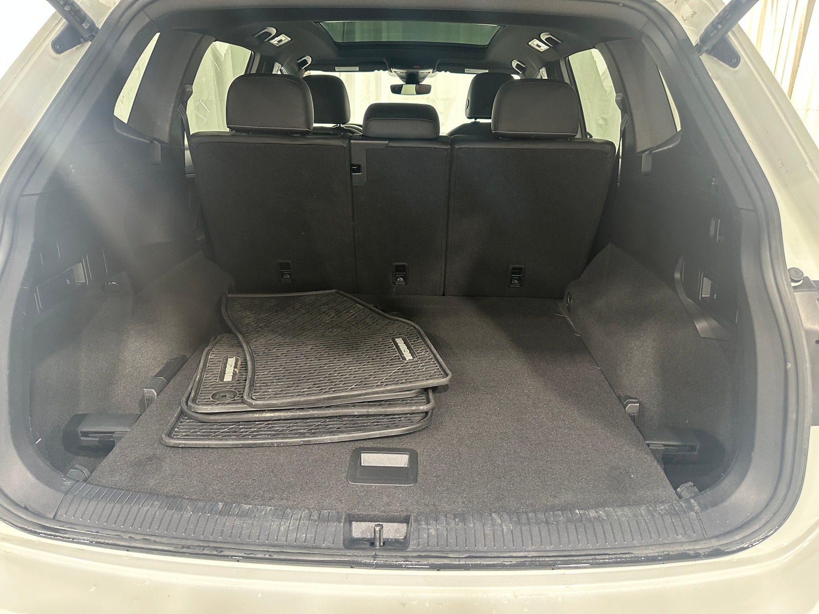 Thumbnail: 2023 Volkswagen Tiguan - 6