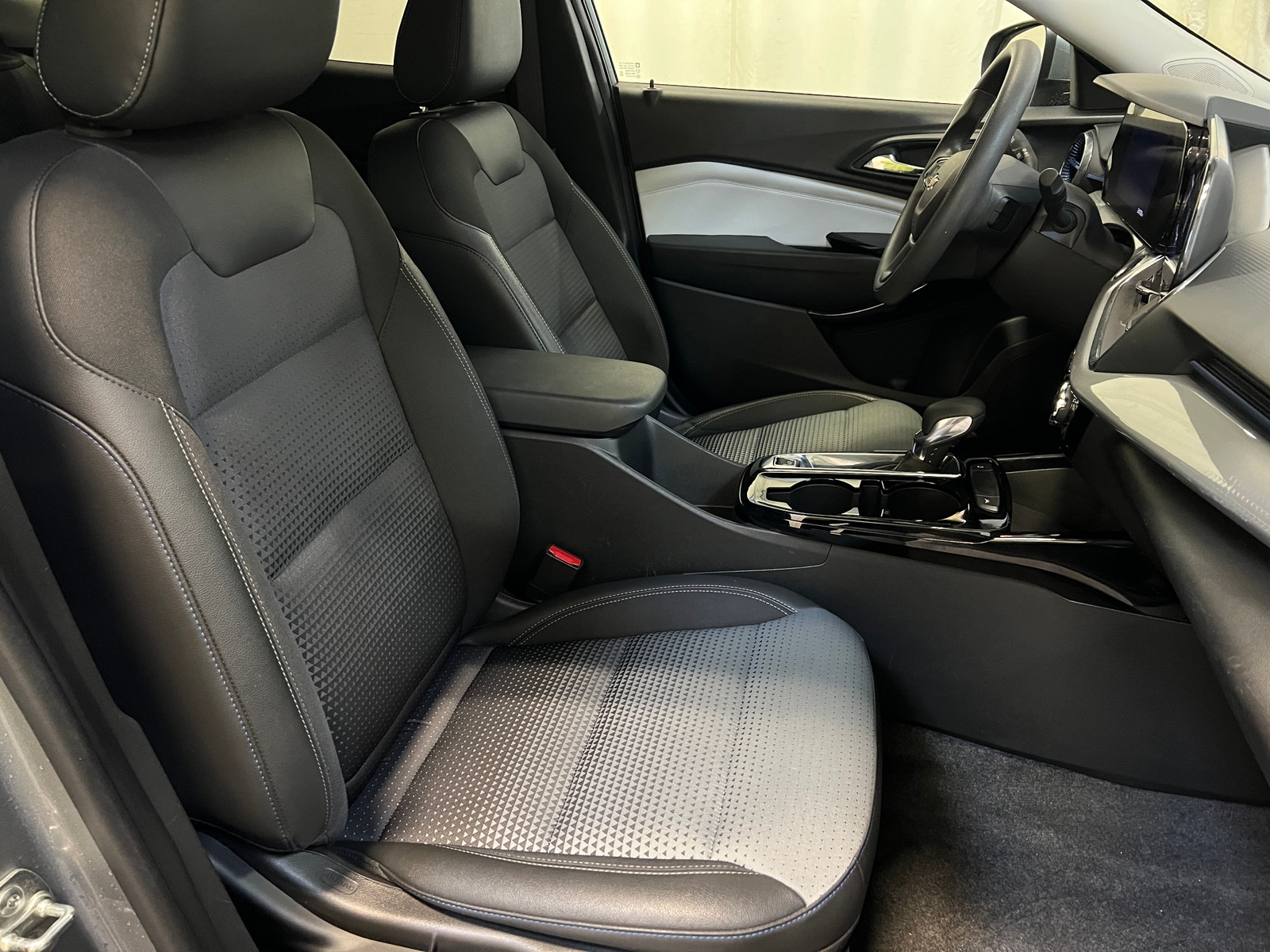 Thumbnail: 2025 Chevrolet Trax - 2