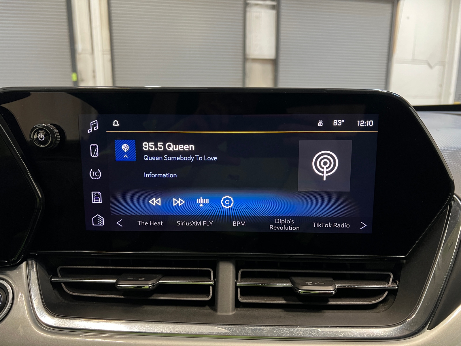 Thumbnail: 2025 Chevrolet Trax - 4