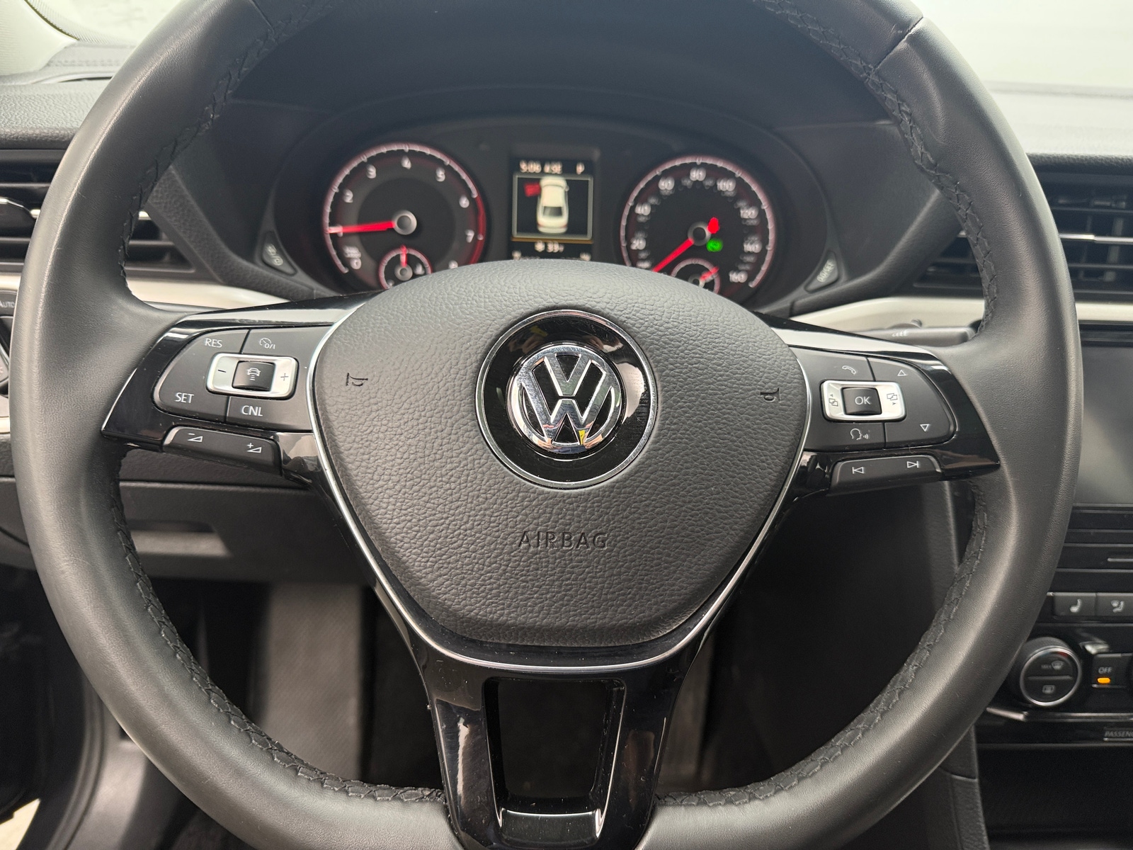 Thumbnail: 2022 Volkswagen Passat - 4