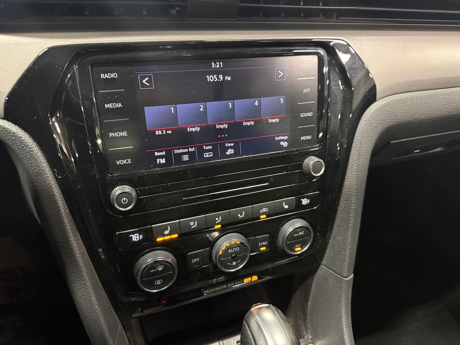 Thumbnail: 2022 Volkswagen Passat - 3