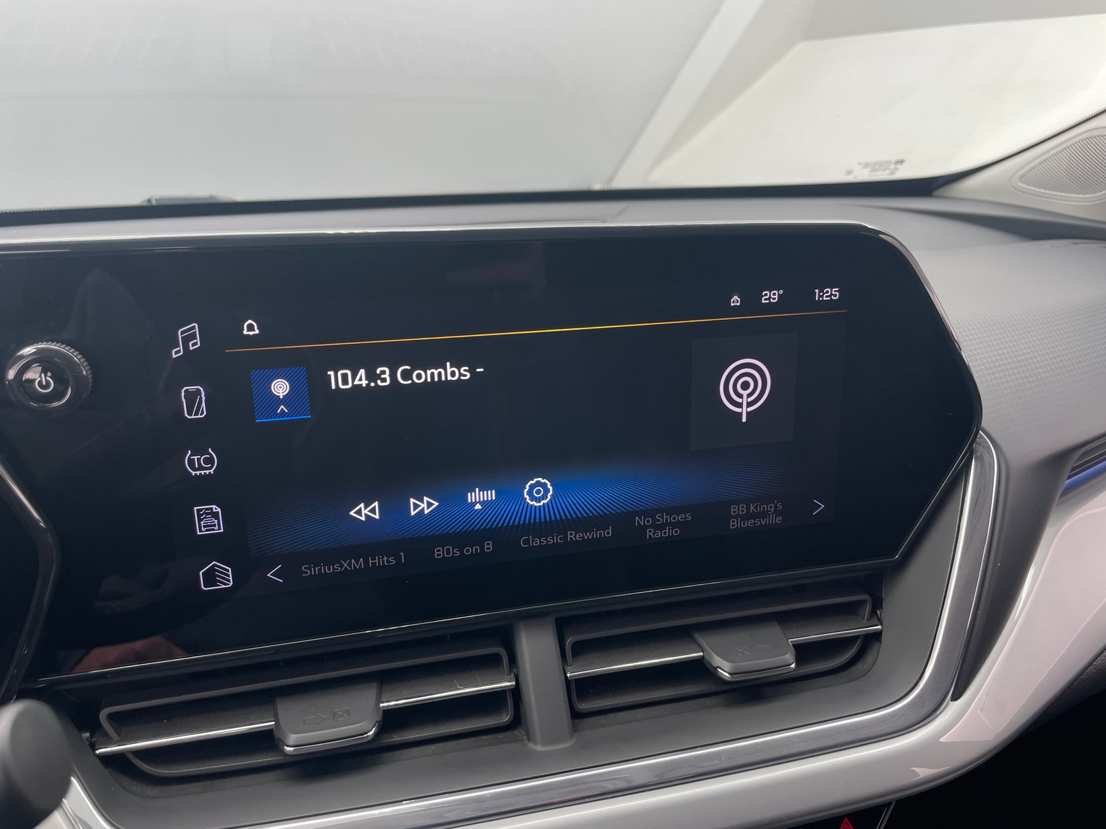 Thumbnail: 2025 Chevrolet Trax - 4