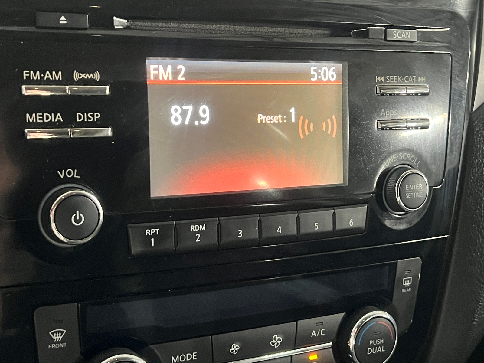 Thumbnail: 2016 Nissan Rogue - 4