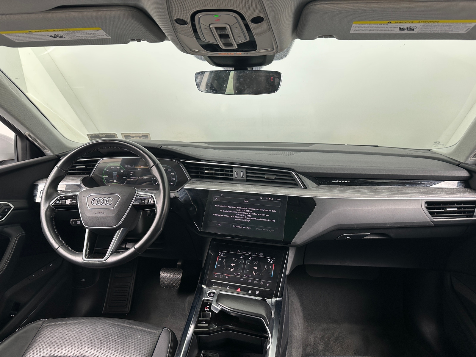 Thumbnail: 2022 Audi e-tron S - 2