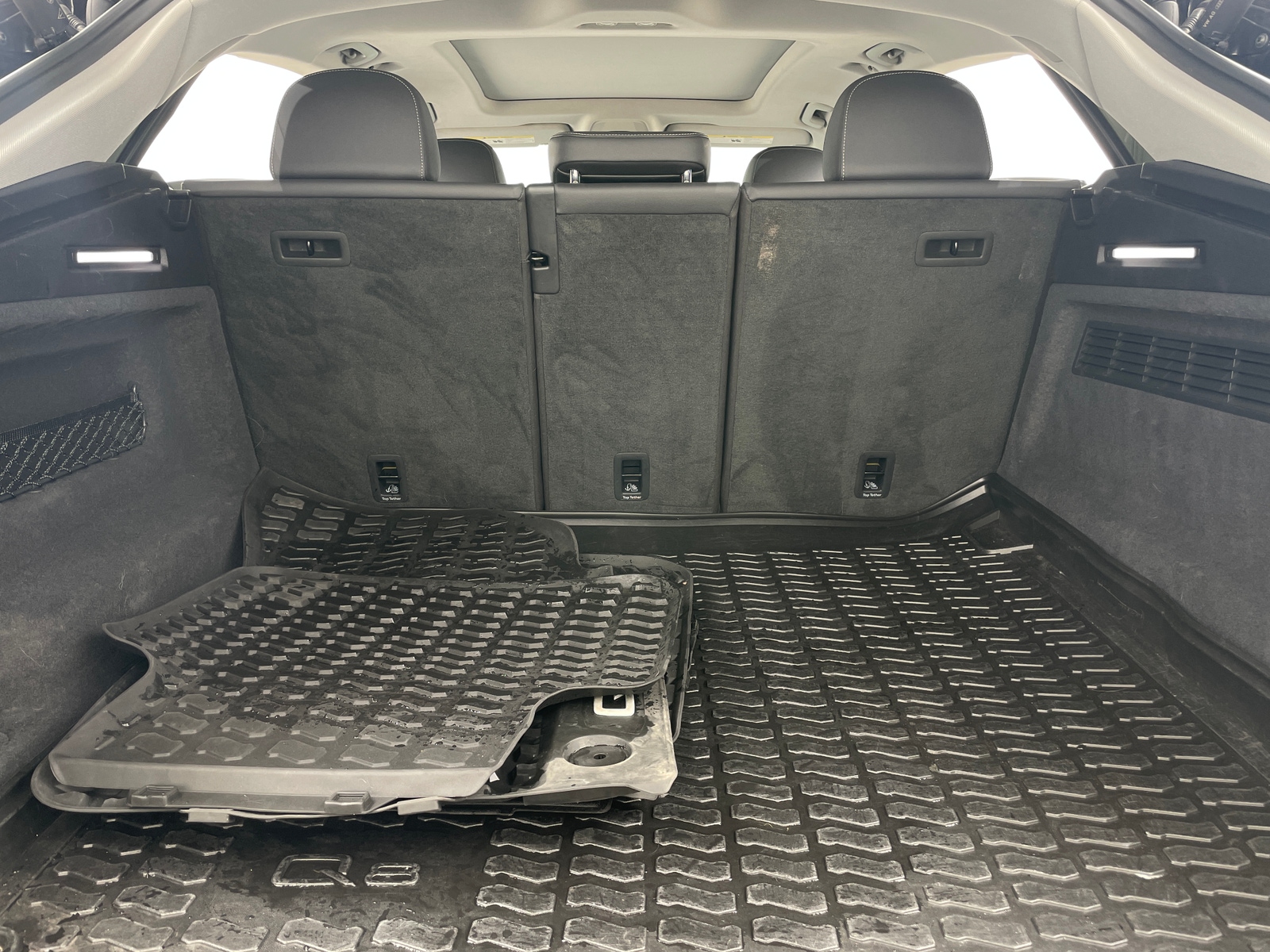 Thumbnail: 2022 Audi Q8 - 6