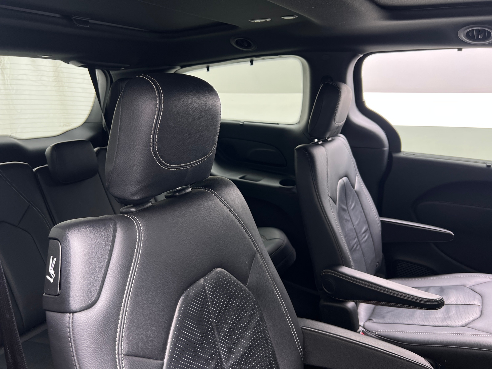 Thumbnail: 2018 Chrysler Pacifica - 5