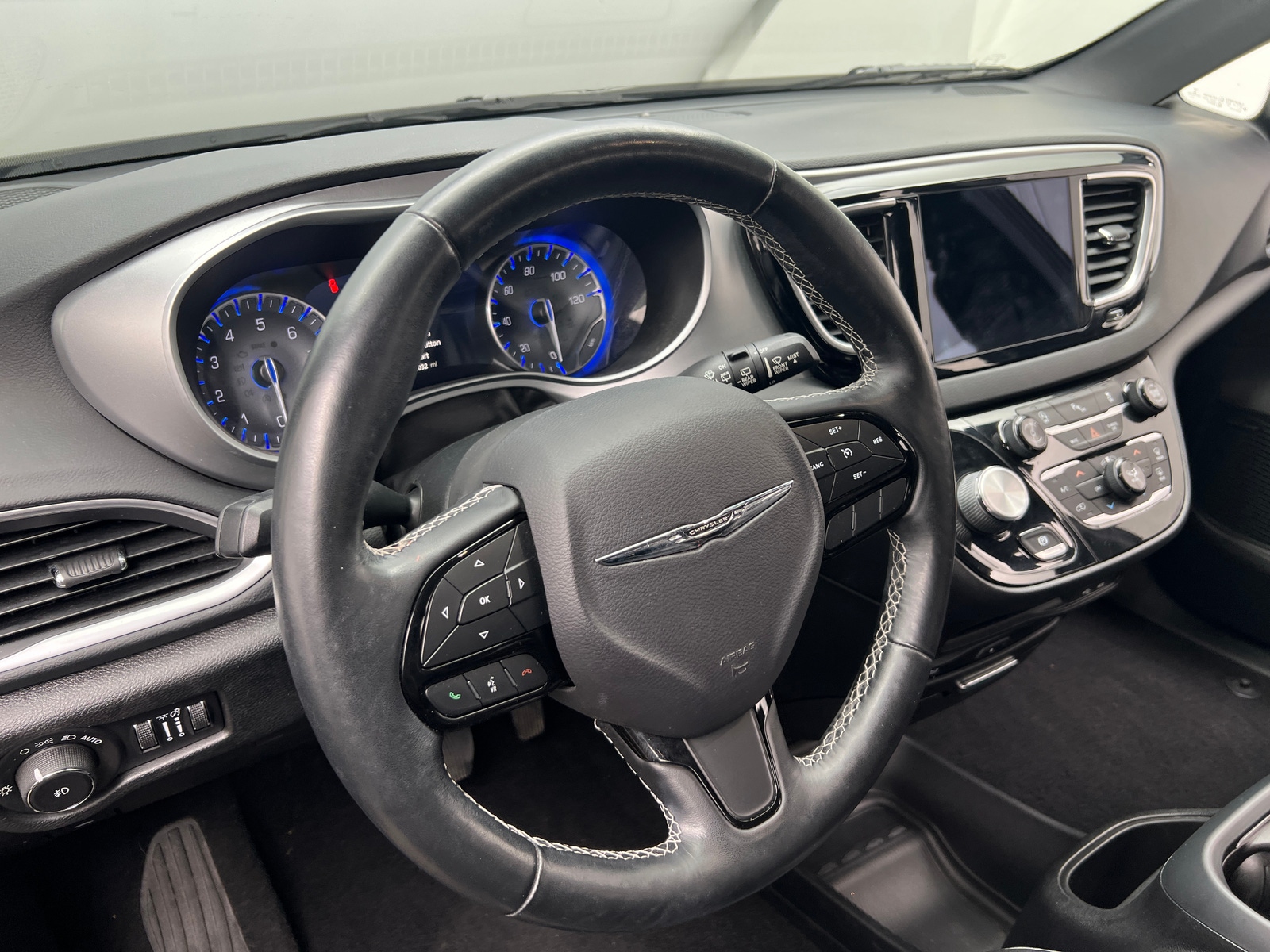 Thumbnail: 2018 Chrysler Pacifica - 4