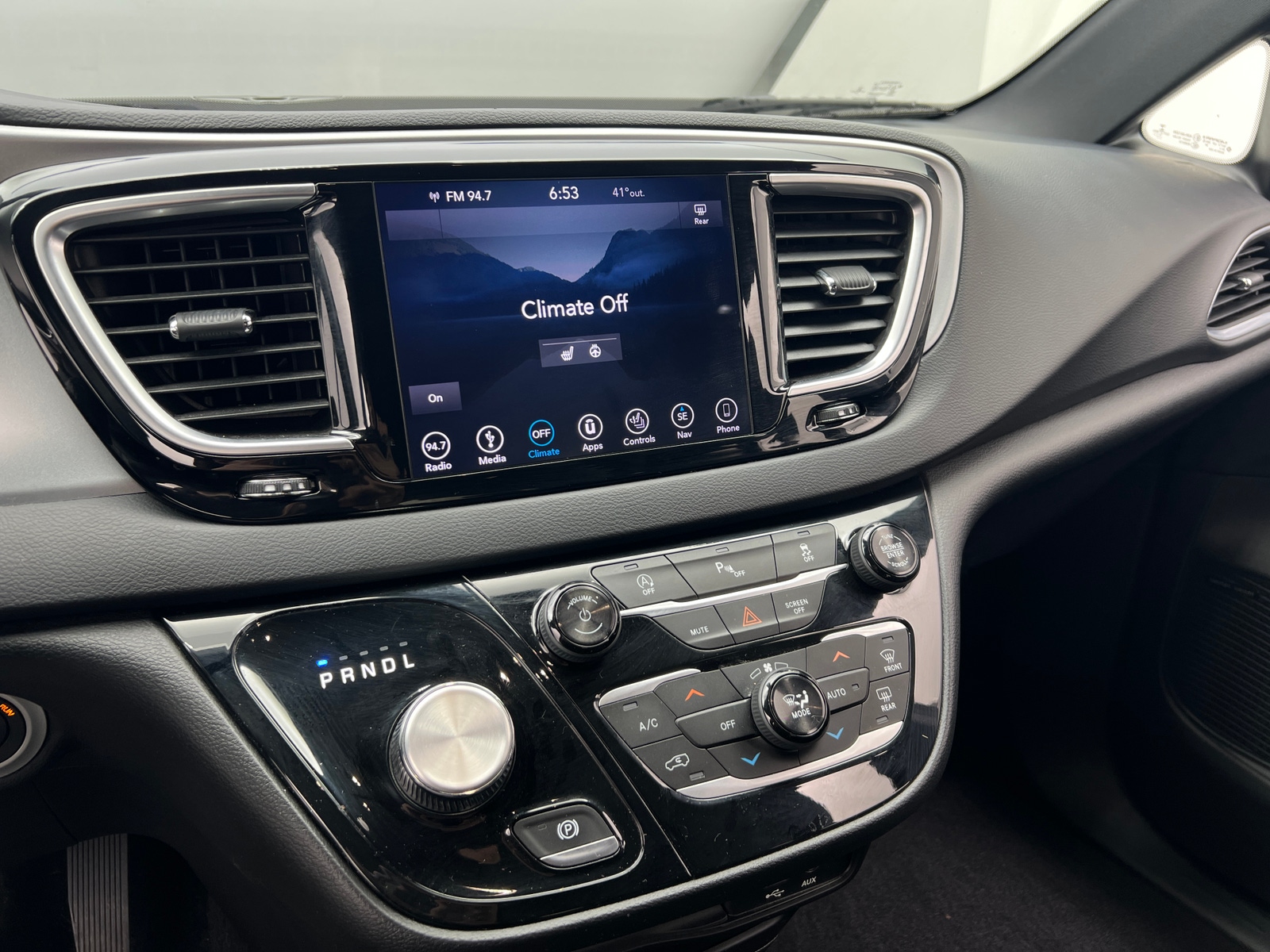 Thumbnail: 2018 Chrysler Pacifica - 3