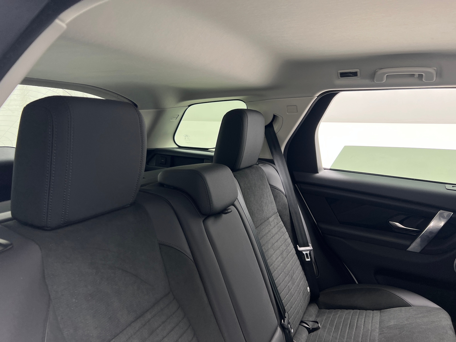 Thumbnail: 2023 Land Rover Discovery Sport - 5