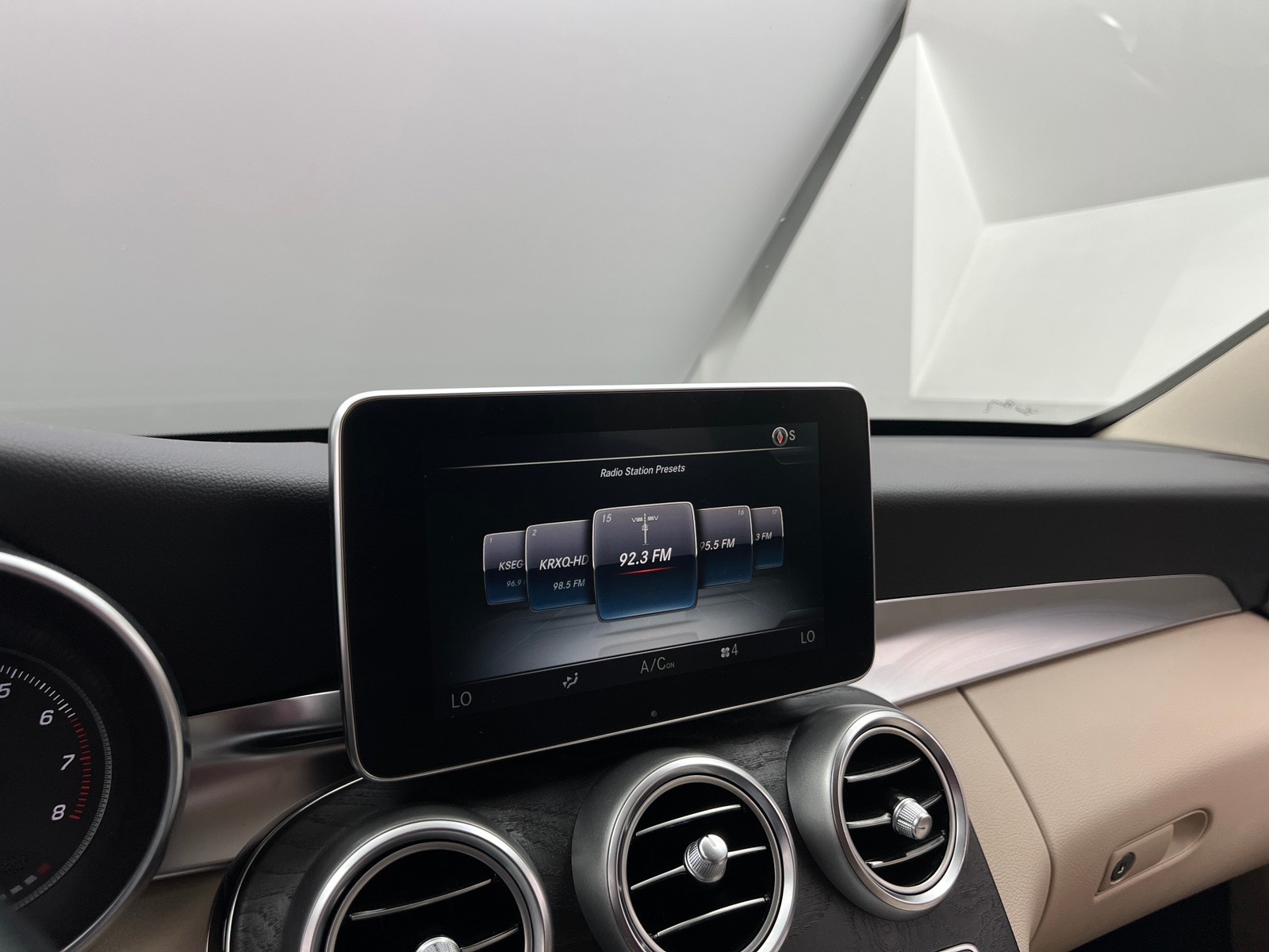 Thumbnail: 2016 Mercedes-Benz C-Class - 3