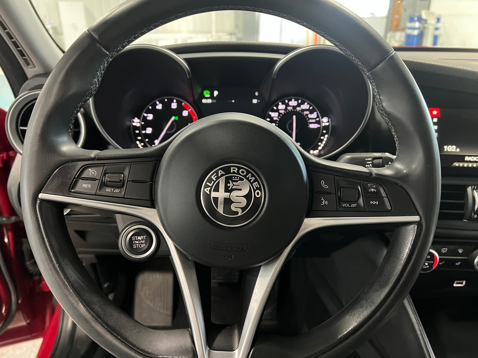 Thumbnail: 2017 Alfa Romeo Giulia - 4