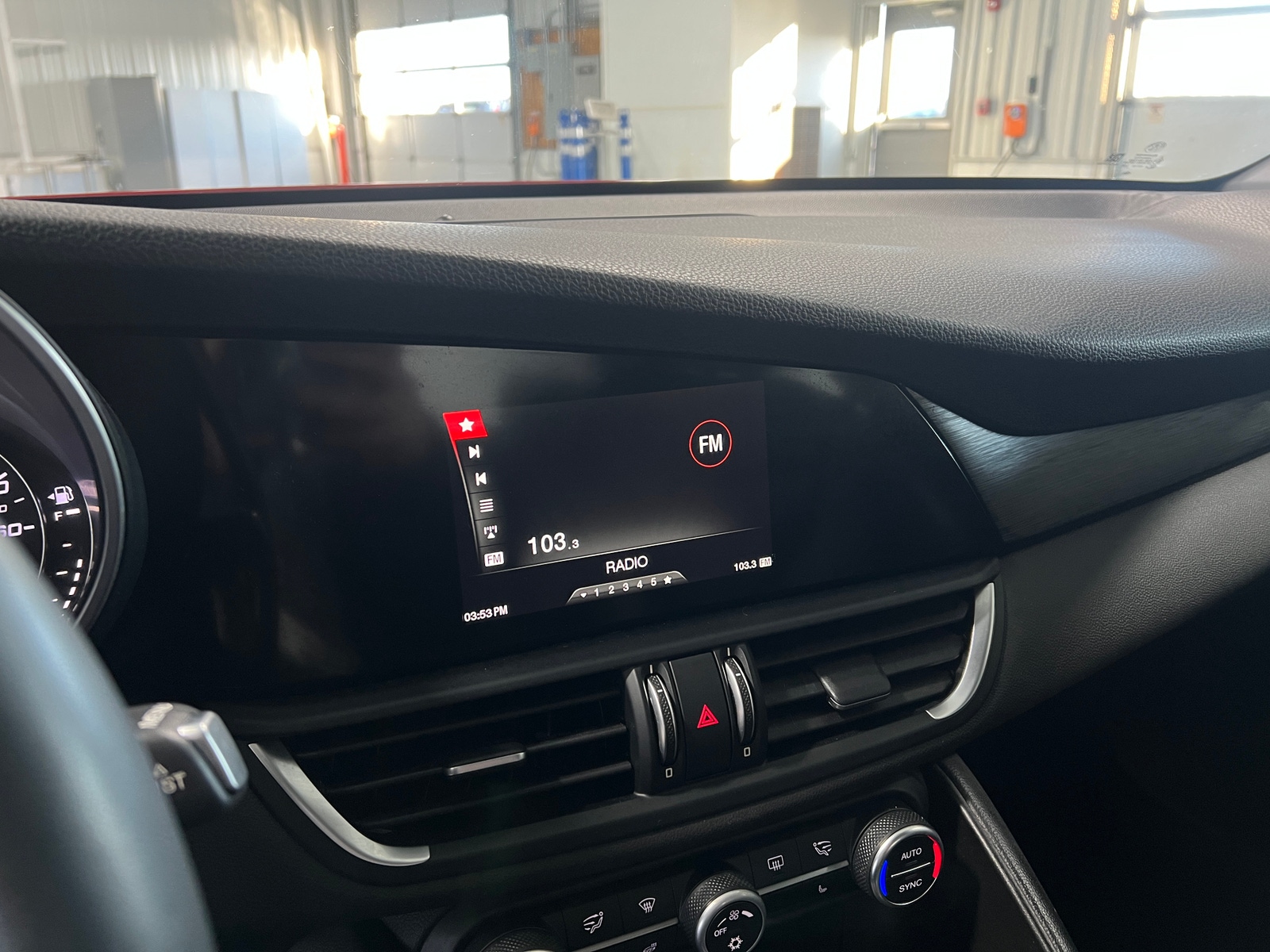 Thumbnail: 2017 Alfa Romeo Giulia - 3