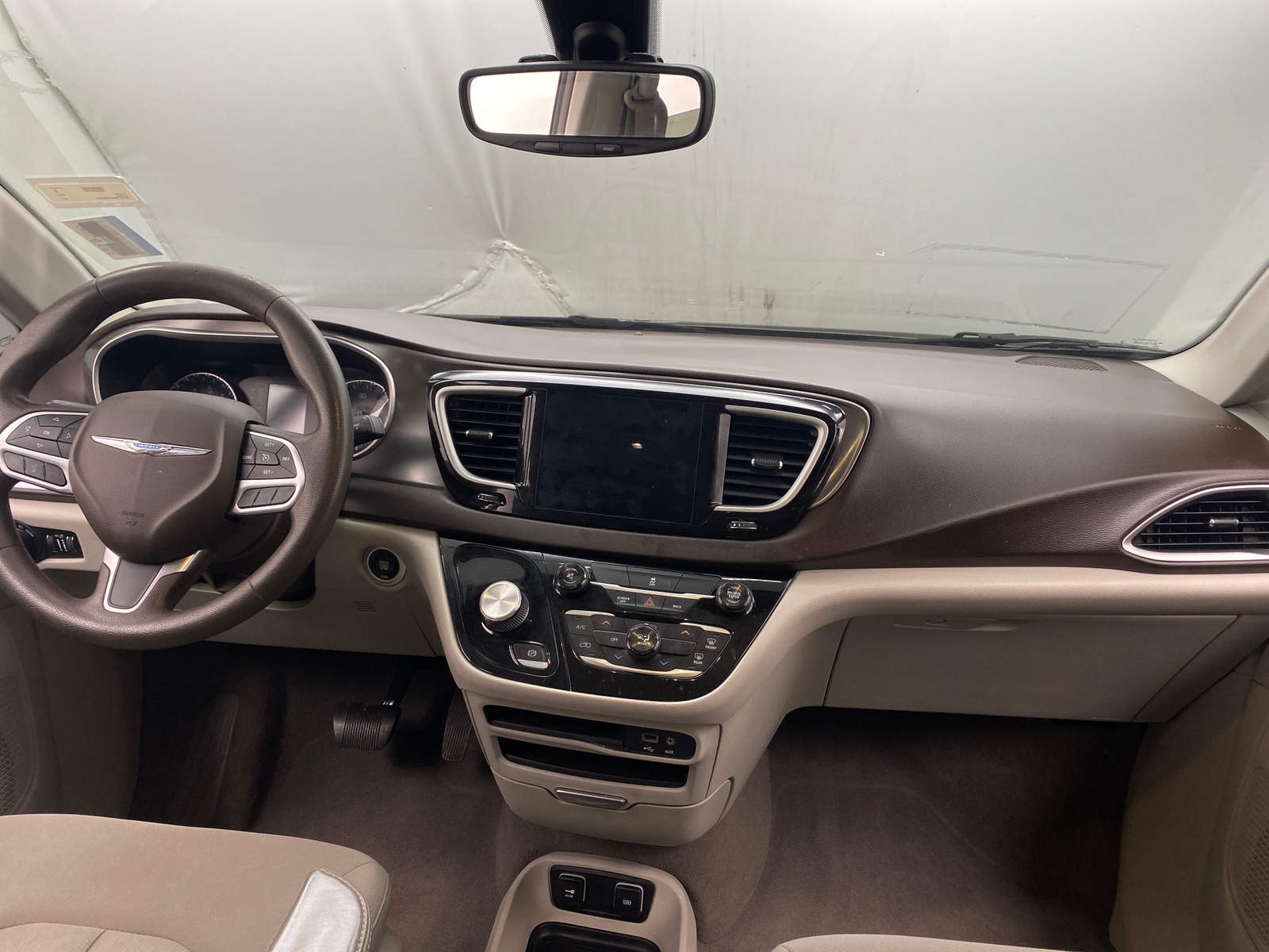 Thumbnail: 2017 Chrysler Pacifica - 3