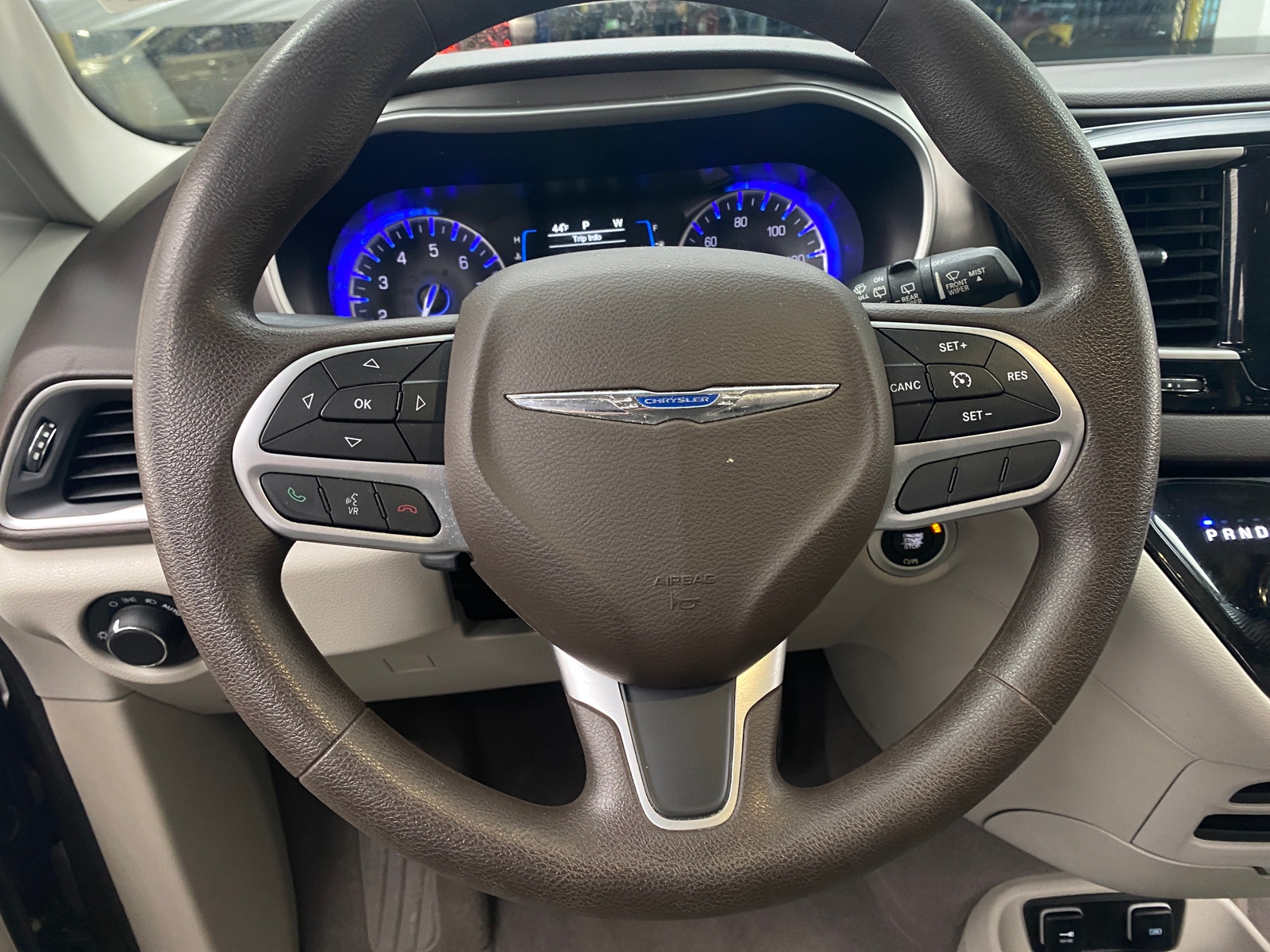 Thumbnail: 2017 Chrysler Pacifica - 5