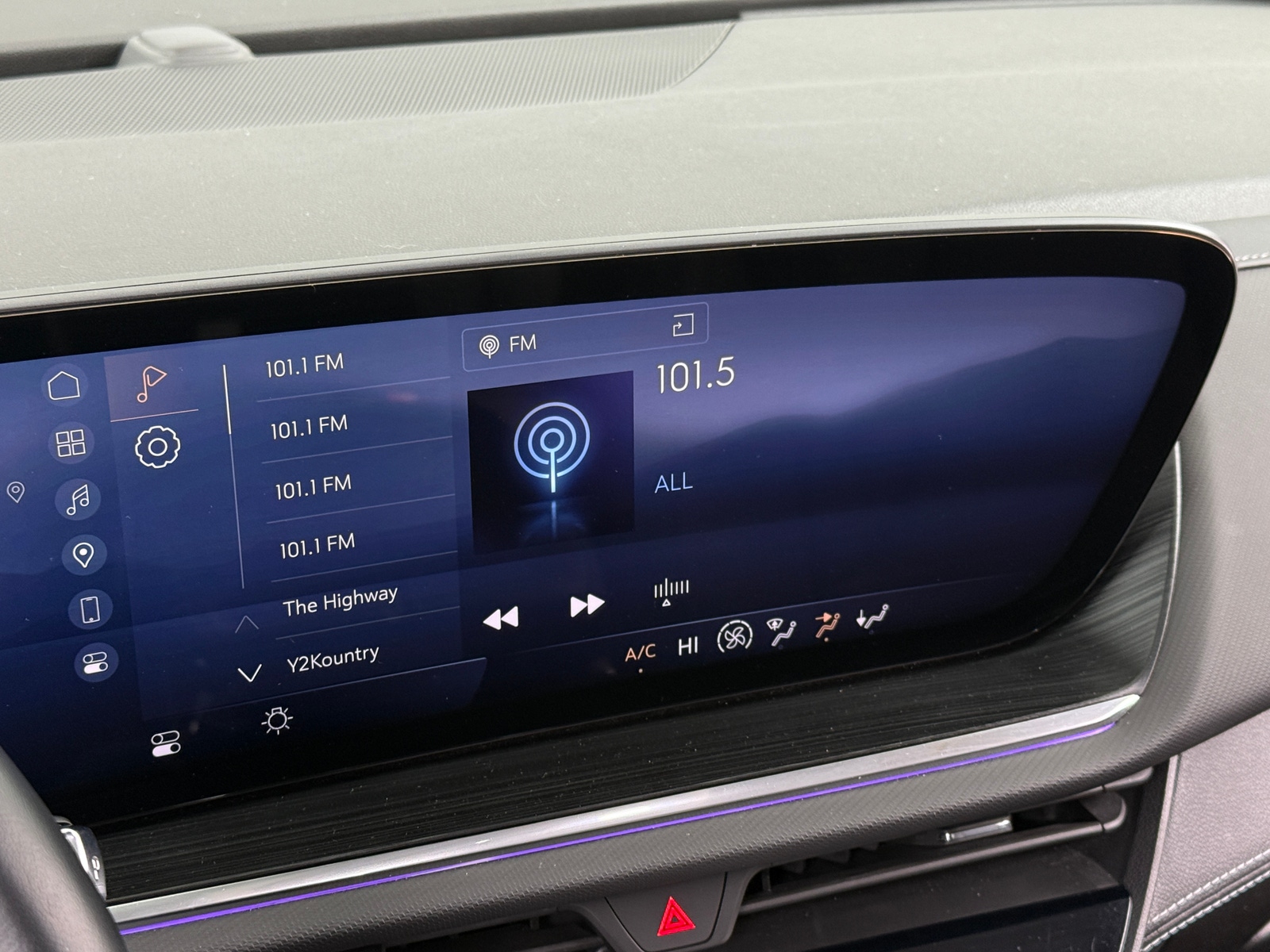 Thumbnail: 2024 Buick Envision - 3