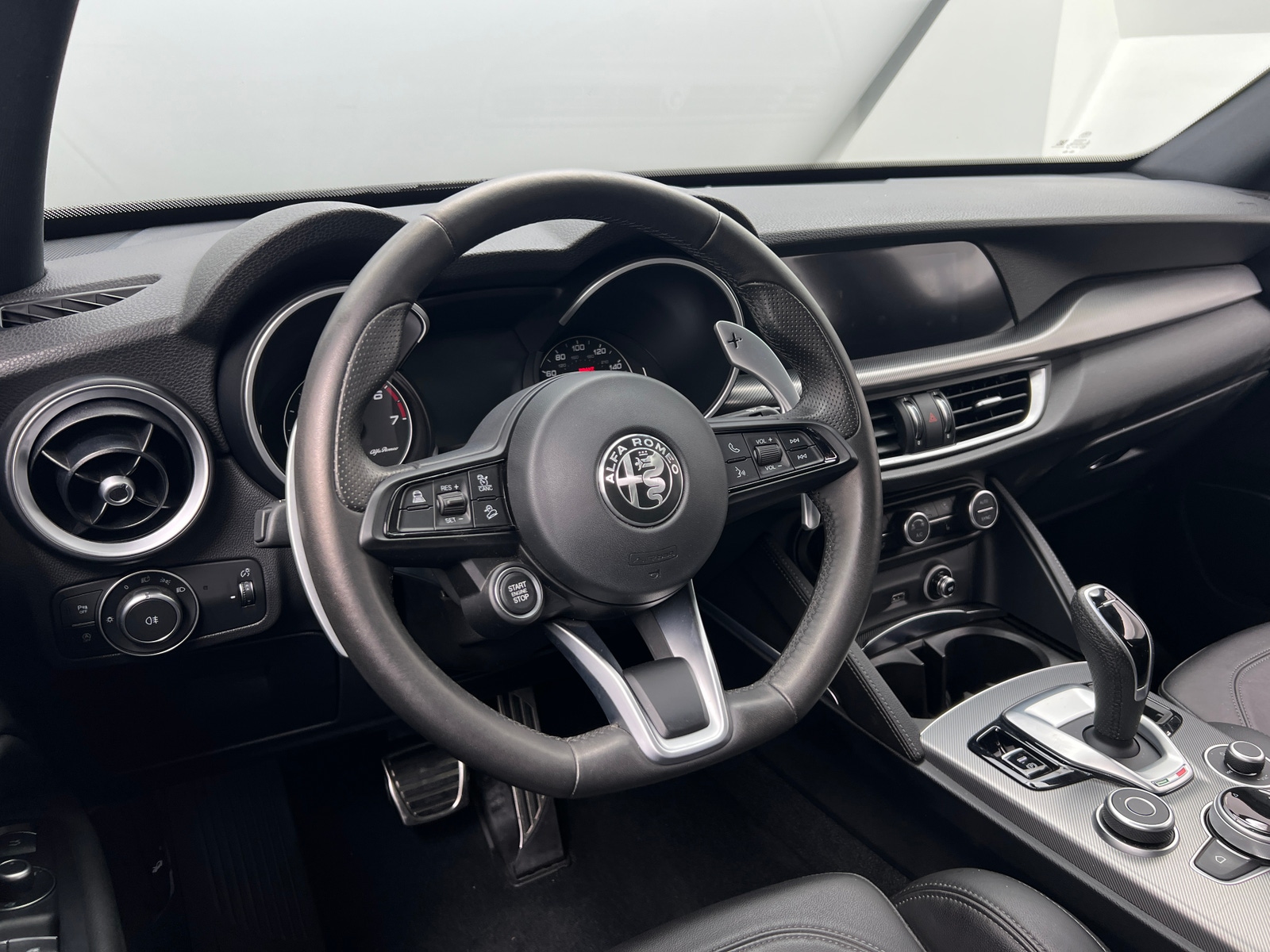 Thumbnail: 2022 Alfa Romeo Stelvio - 4