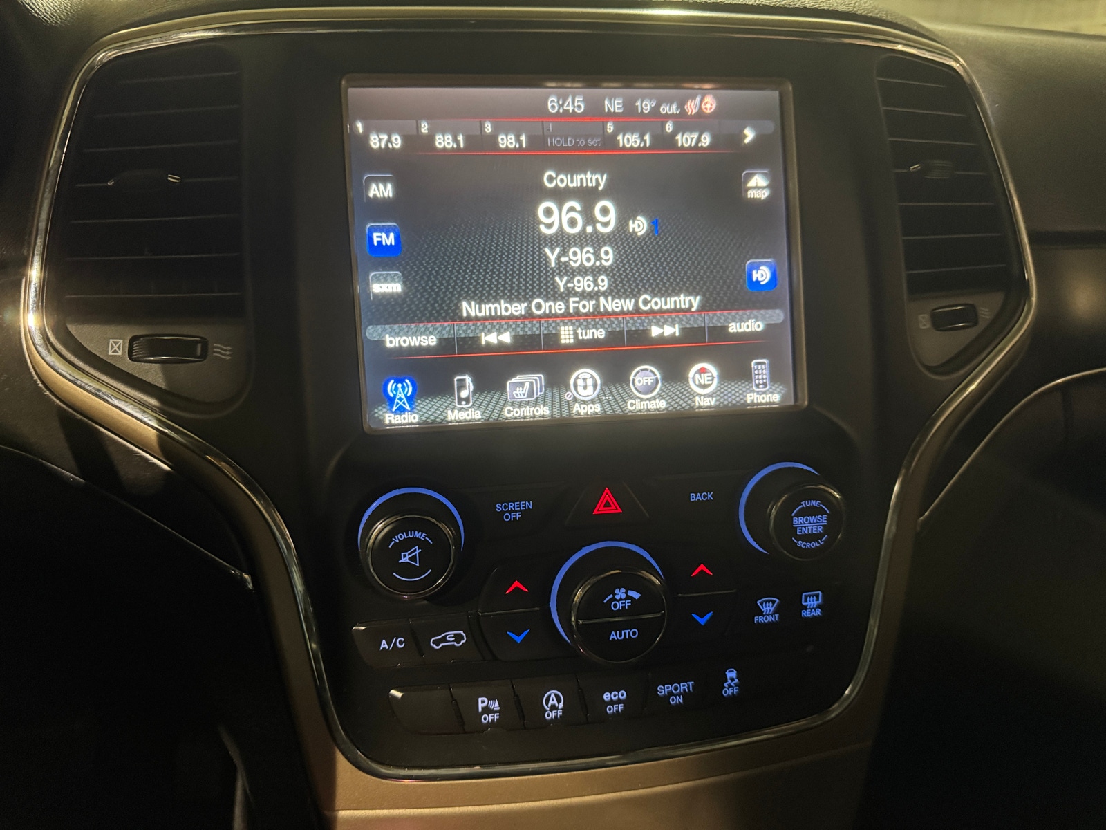 Thumbnail: 2017 Jeep Grand Cherokee - 3