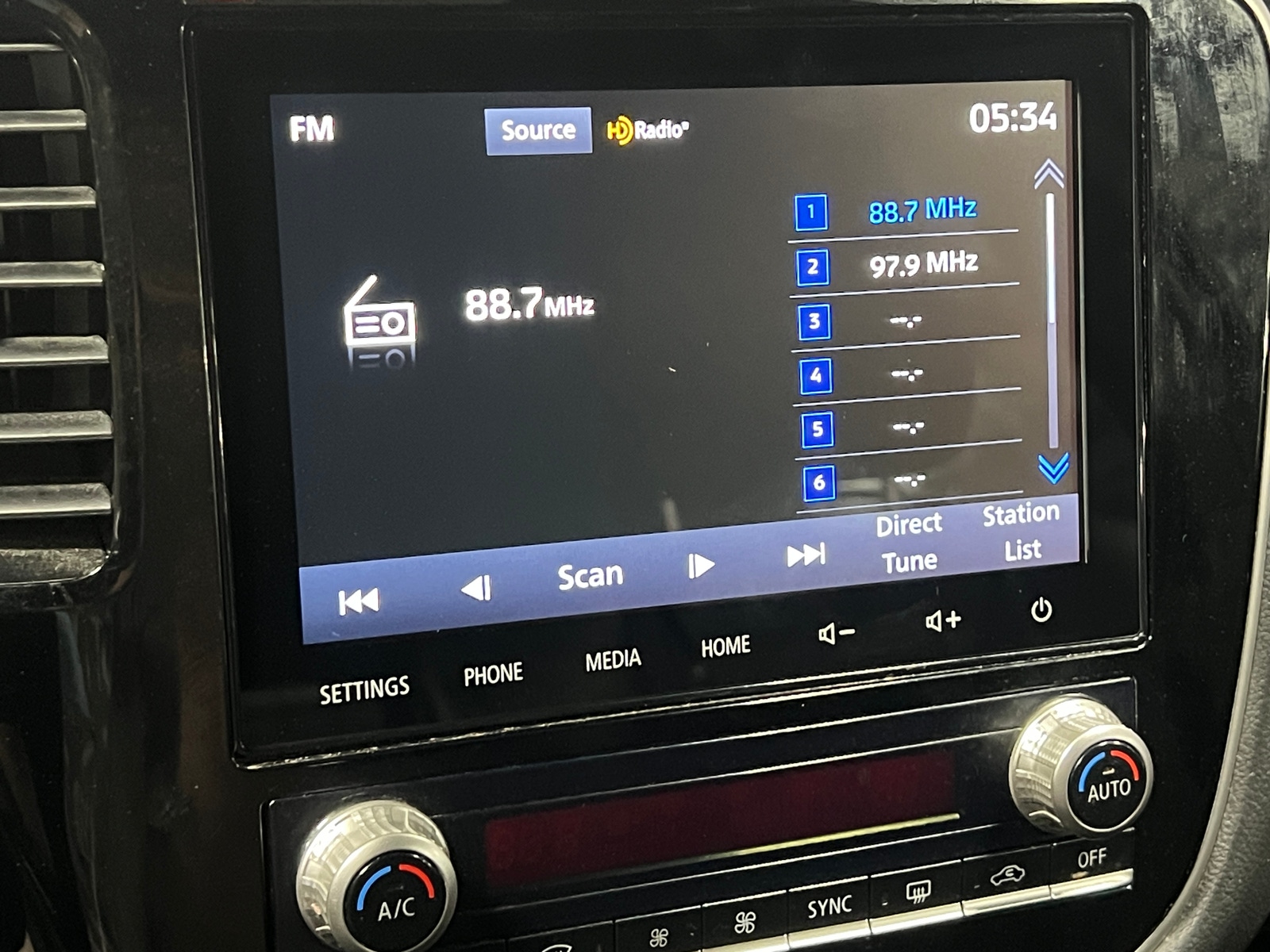 Thumbnail: 2020 Mitsubishi Outlander - 3