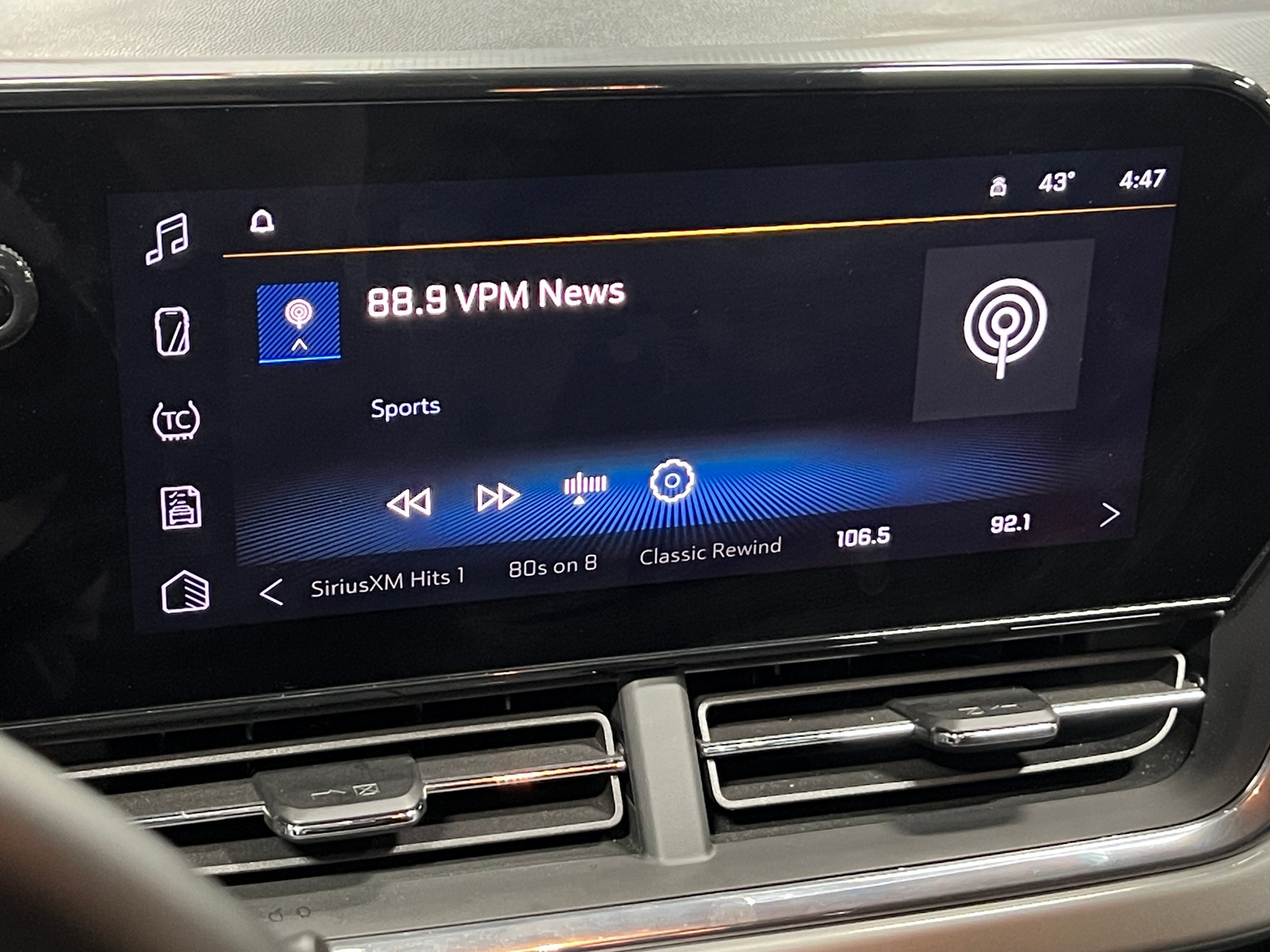 Thumbnail: 2025 Chevrolet Trax - 4