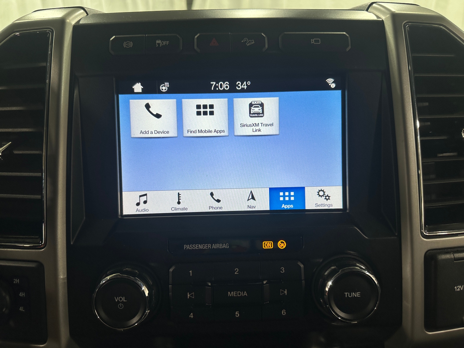 Thumbnail: 2019 Ford Econoline - 3