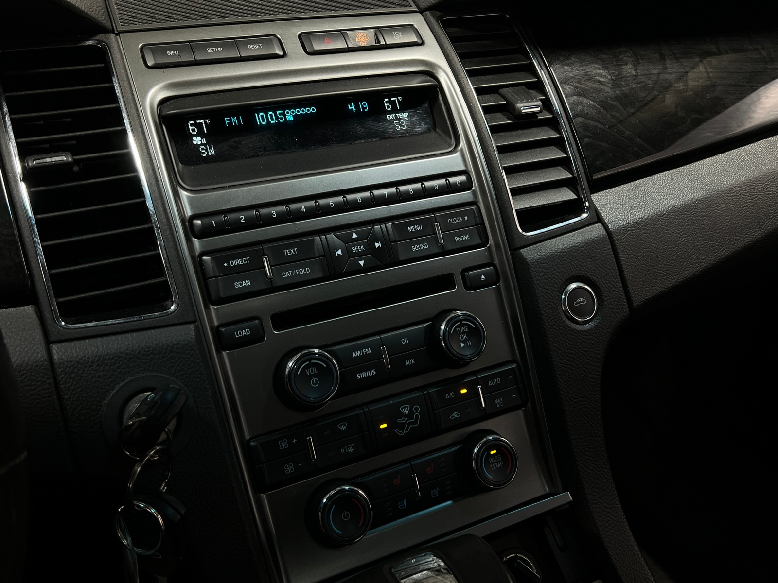 Thumbnail: 2011 Ford Taurus - 3