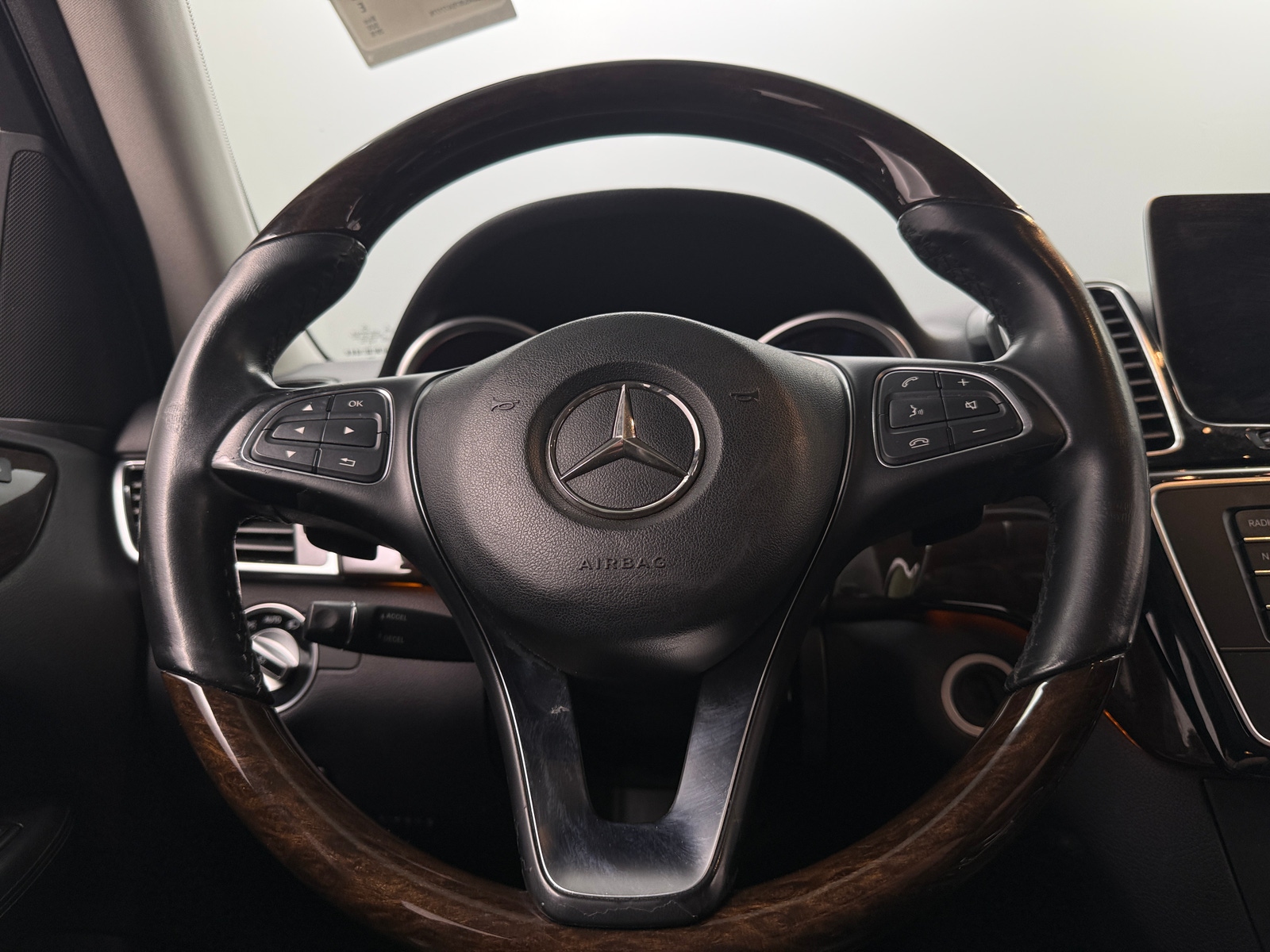Thumbnail: 2016 Mercedes-Benz GLE - 4