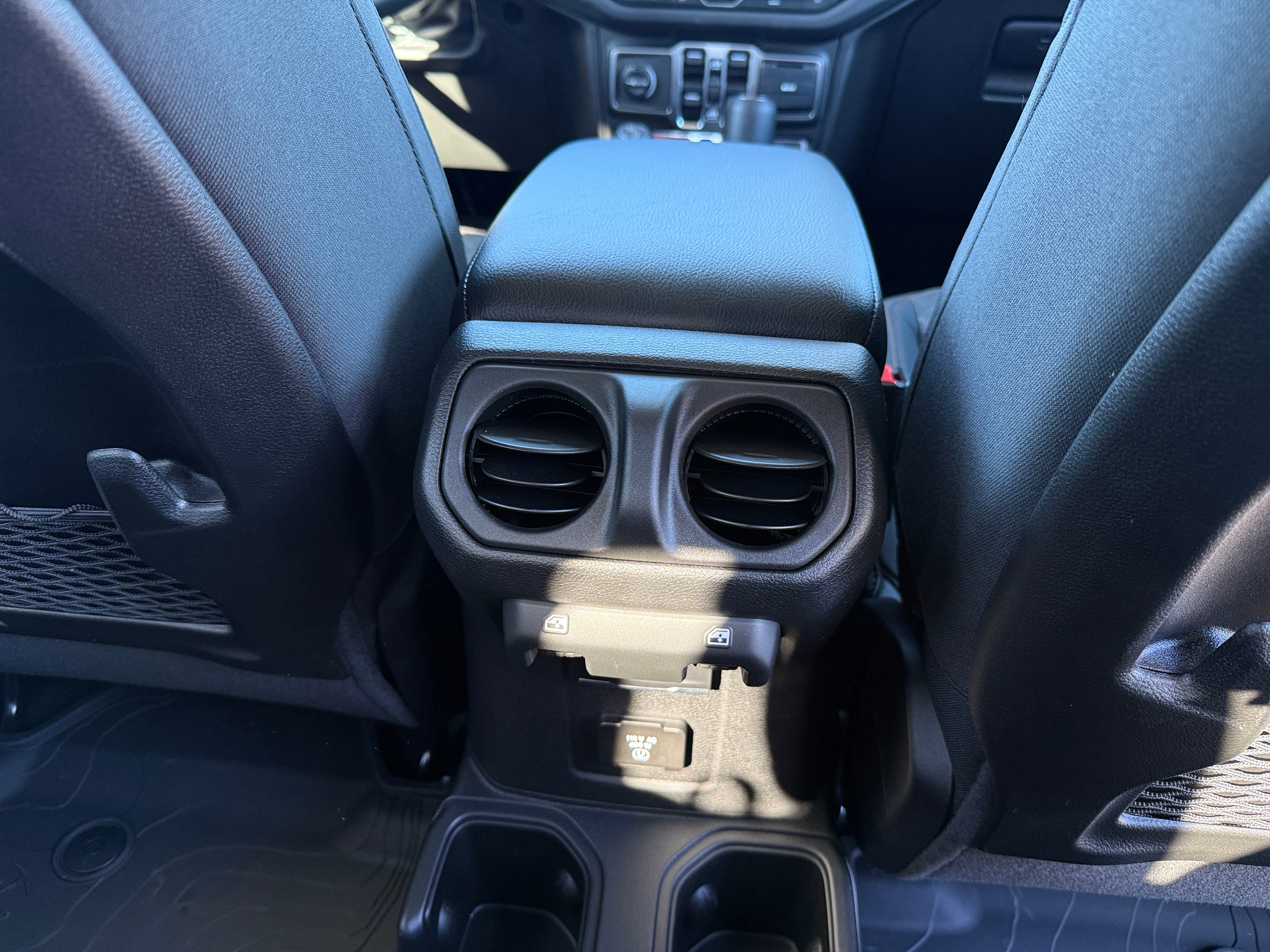 2026 Jeep Gladiator Mojave Auto's photo