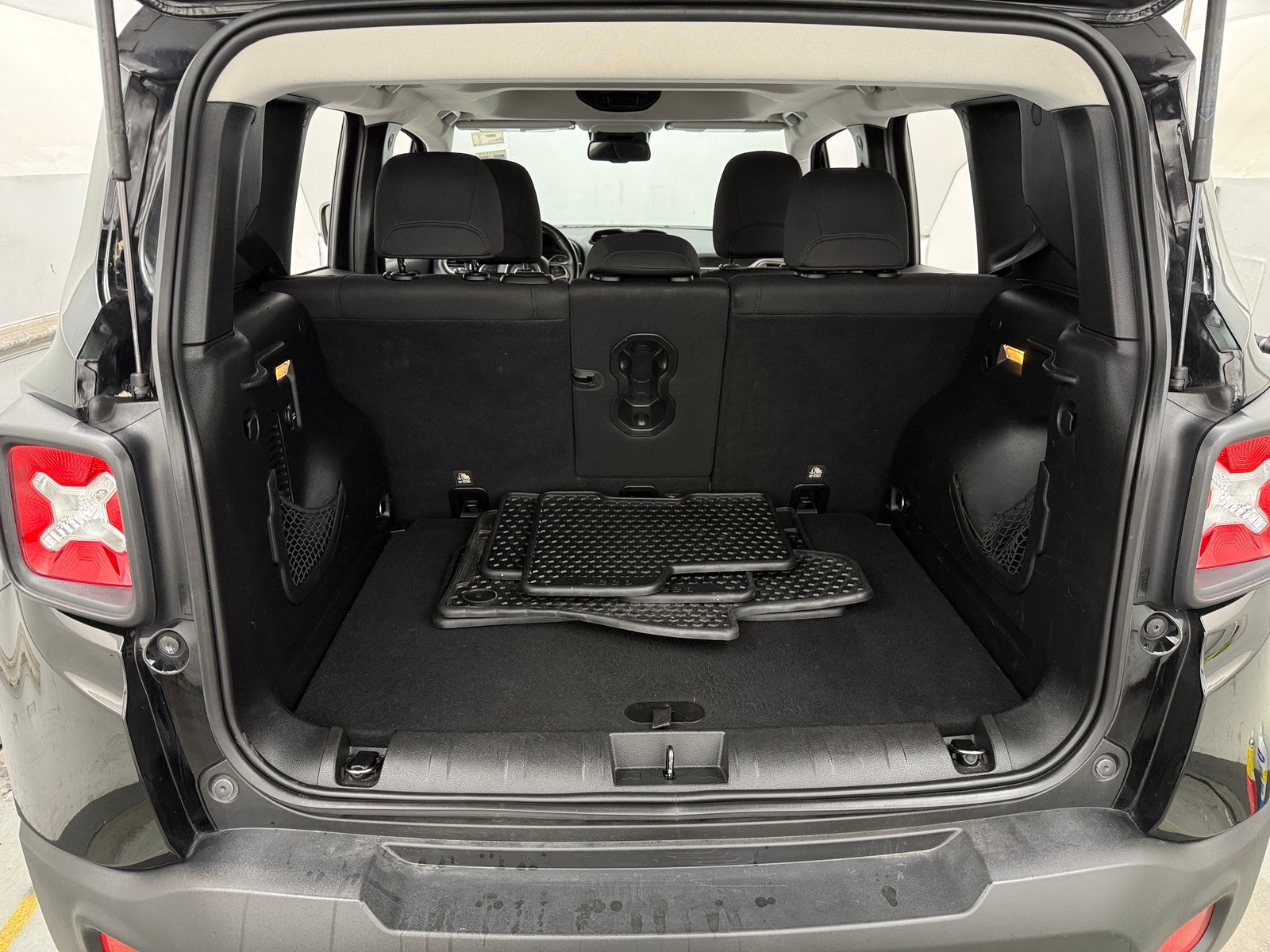 Thumbnail: 2017 Jeep Renegade - 7