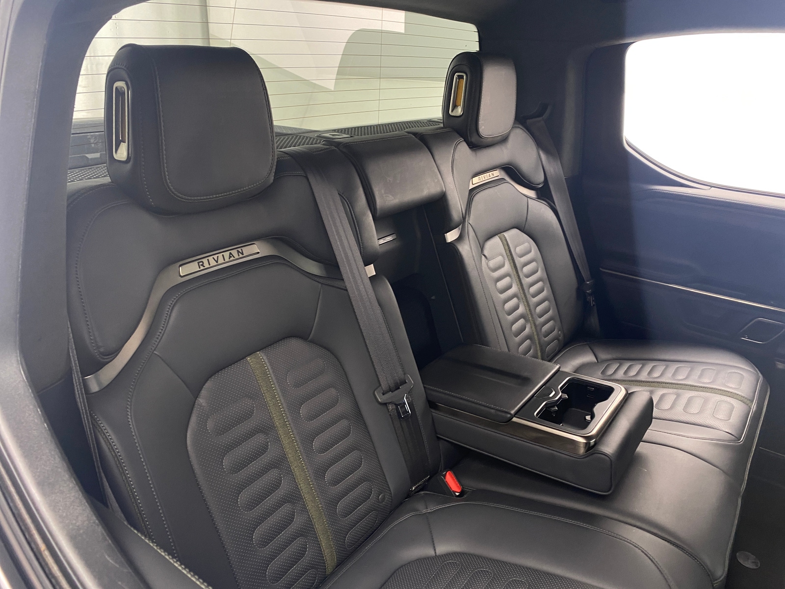 Thumbnail: 2022 Rivian R1T - 5