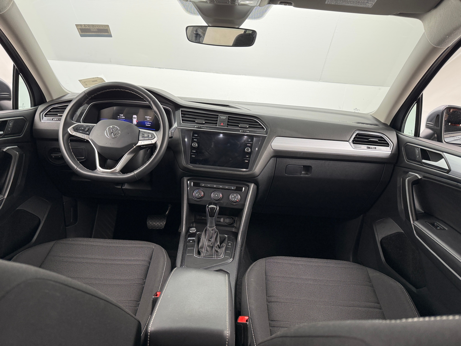 Thumbnail: 2024 Volkswagen Tiguan - 3