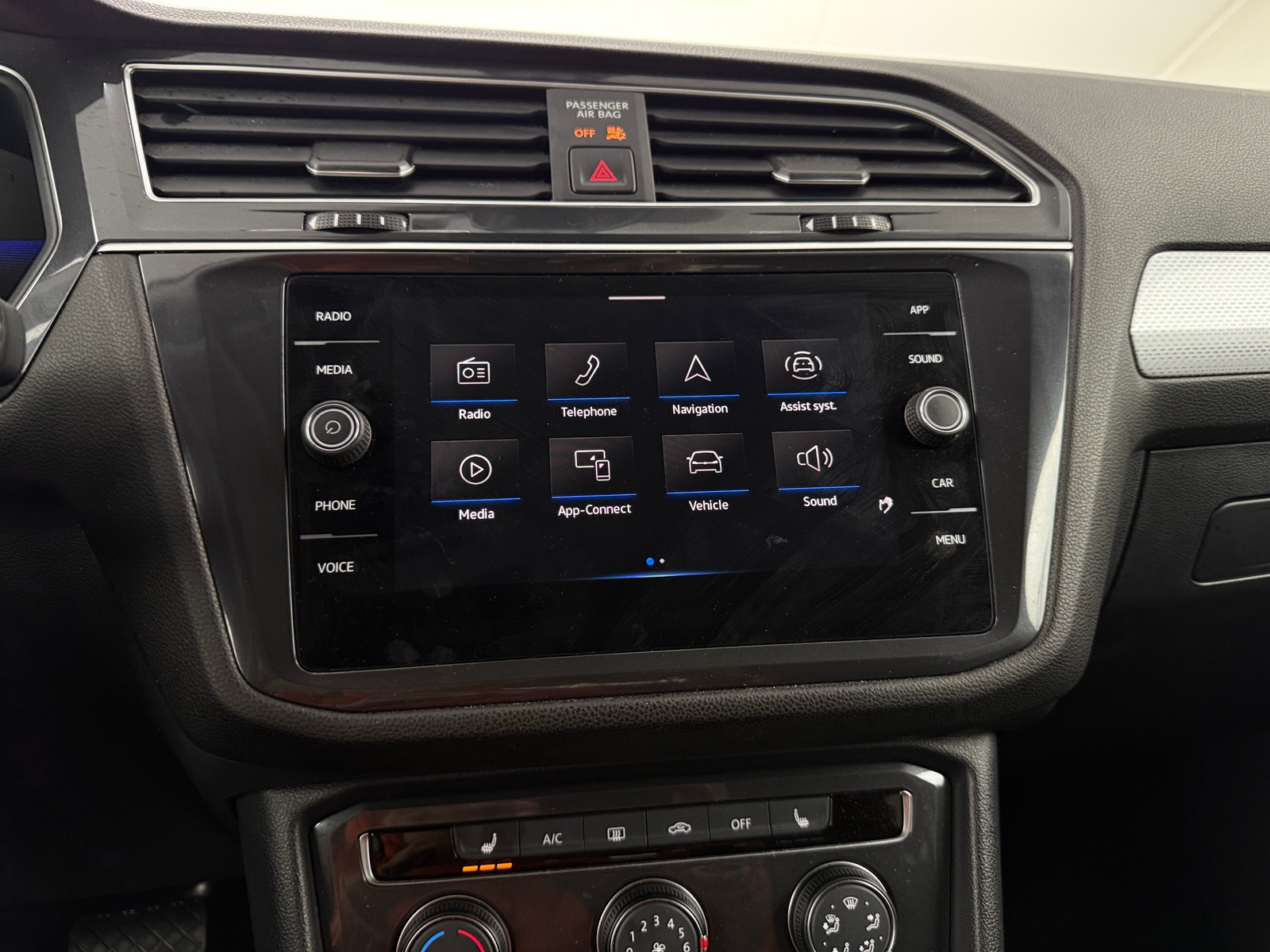 Thumbnail: 2024 Volkswagen Tiguan - 4